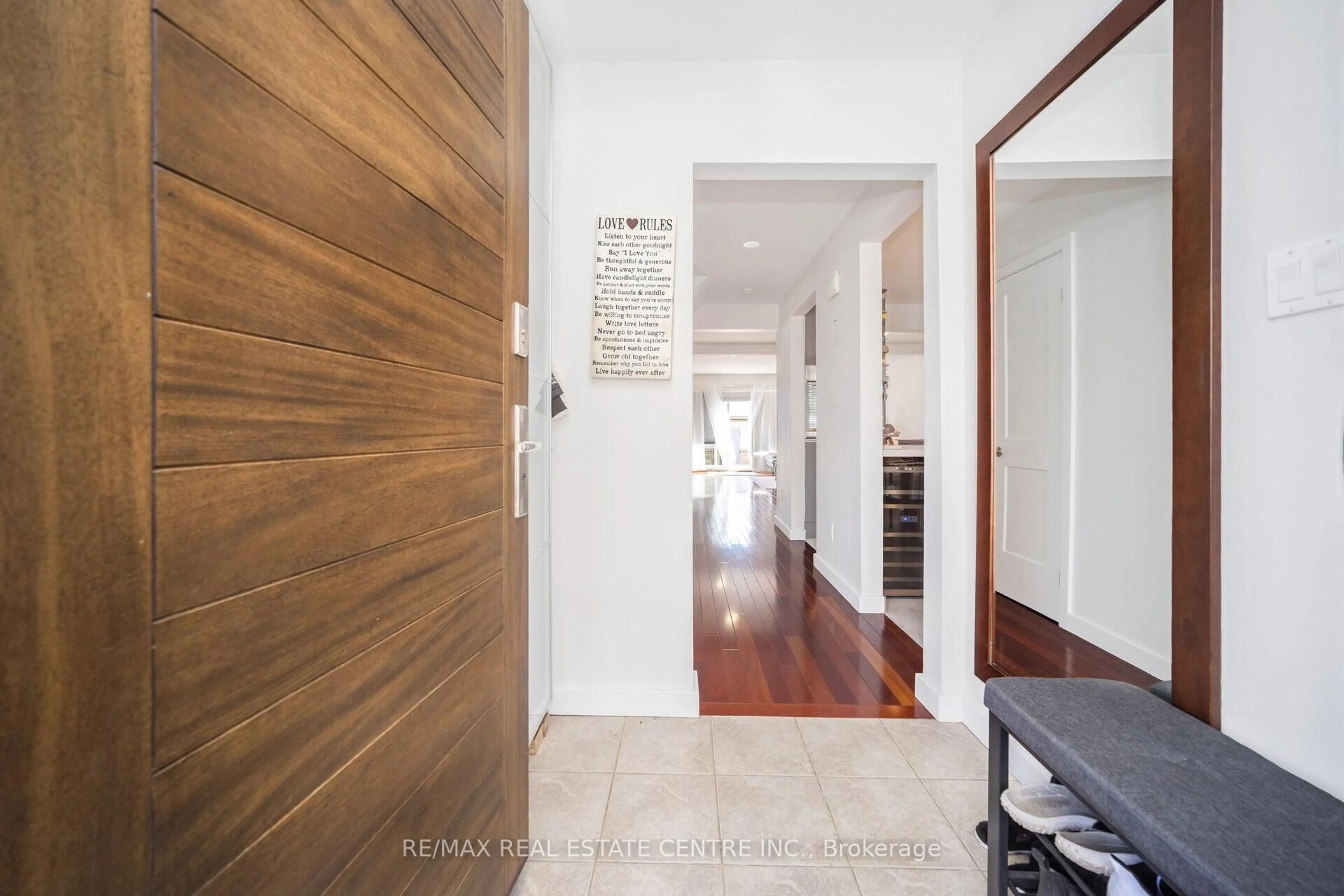 Indoor entryway for 2536 Barcella Cres, Mississauga Ontario L5K 1E2