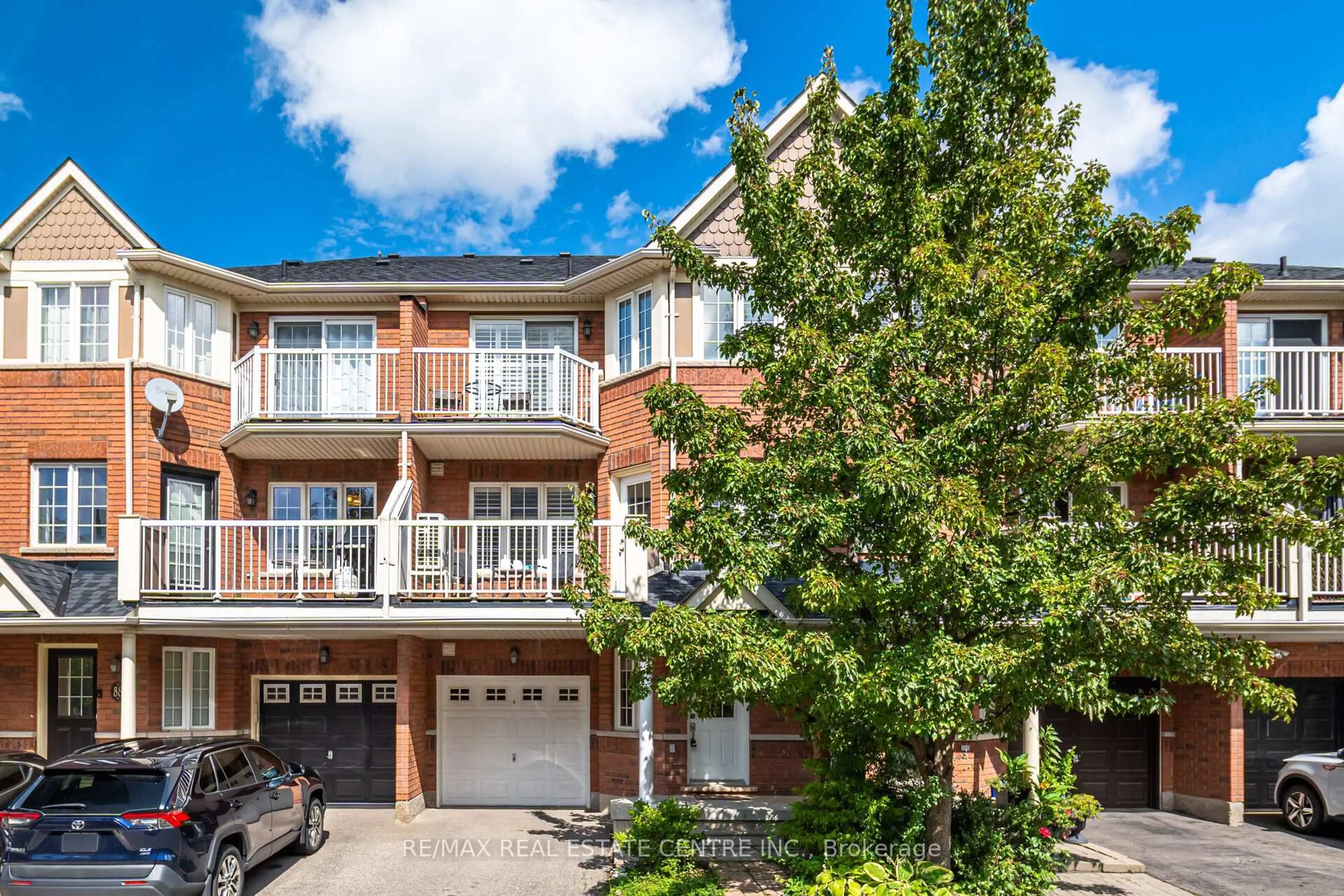A pic from outside/outdoor area/front of a property/back of a property/a pic from drone, street for 620 Ferguson Dr #87, Milton Ontario L9T 0M8