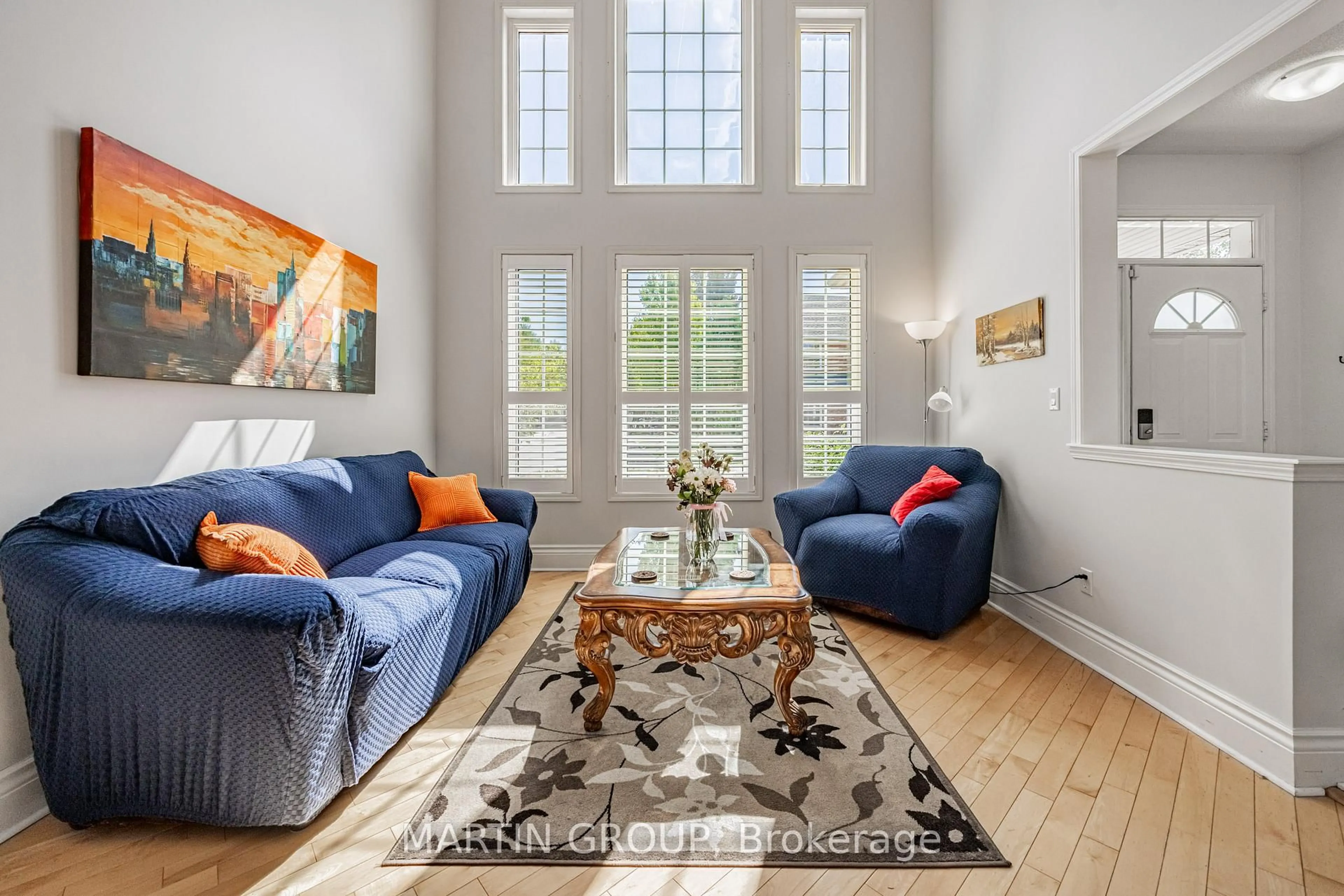 Living room with furniture, unknown for 5637 Roseville Crt, Burlington Ontario L7L 6V3