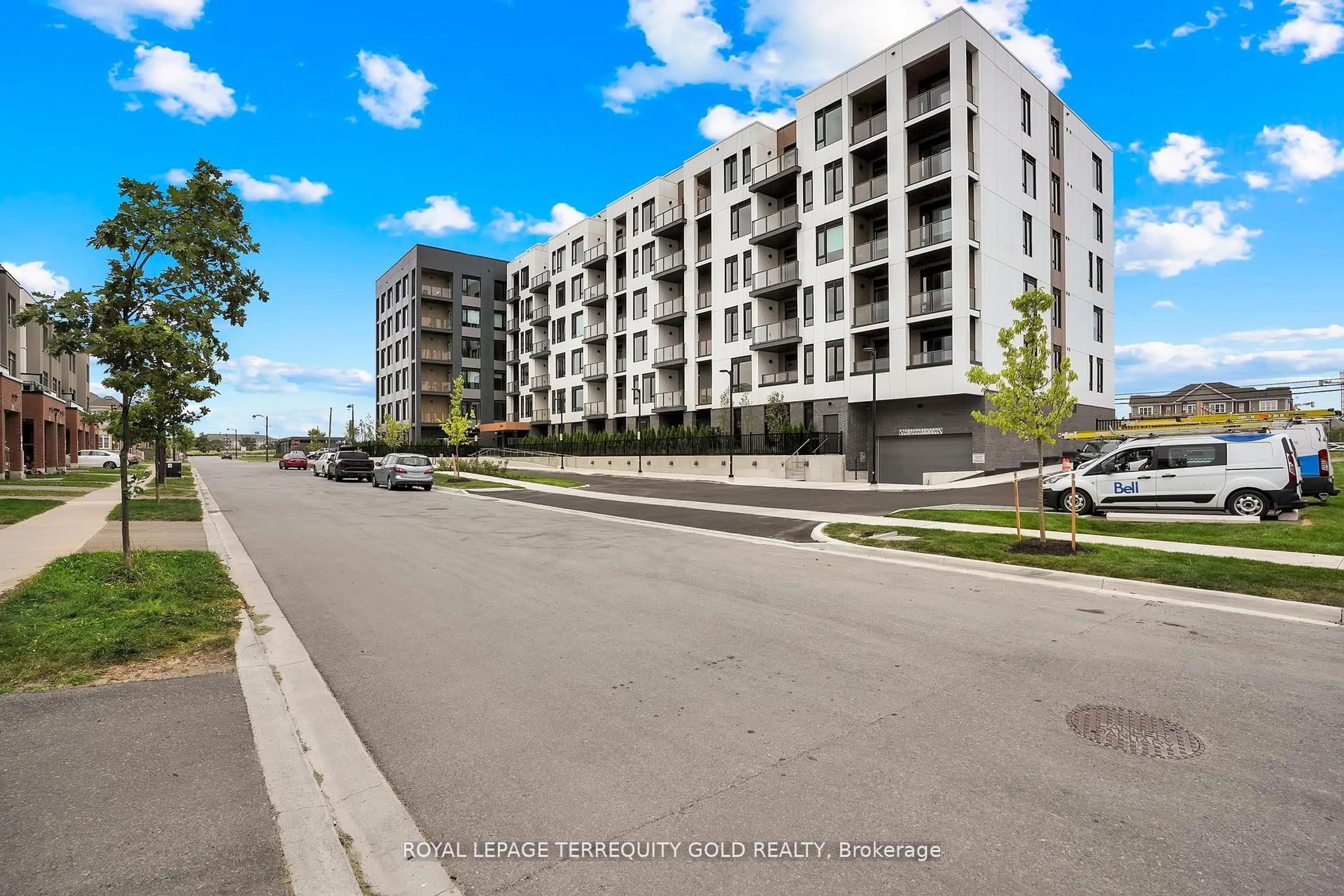 A pic from outside/outdoor area/front of a property/back of a property/a pic from drone, street for 1440 Clarriage Crt #518, Milton Ontario L9E 1B3