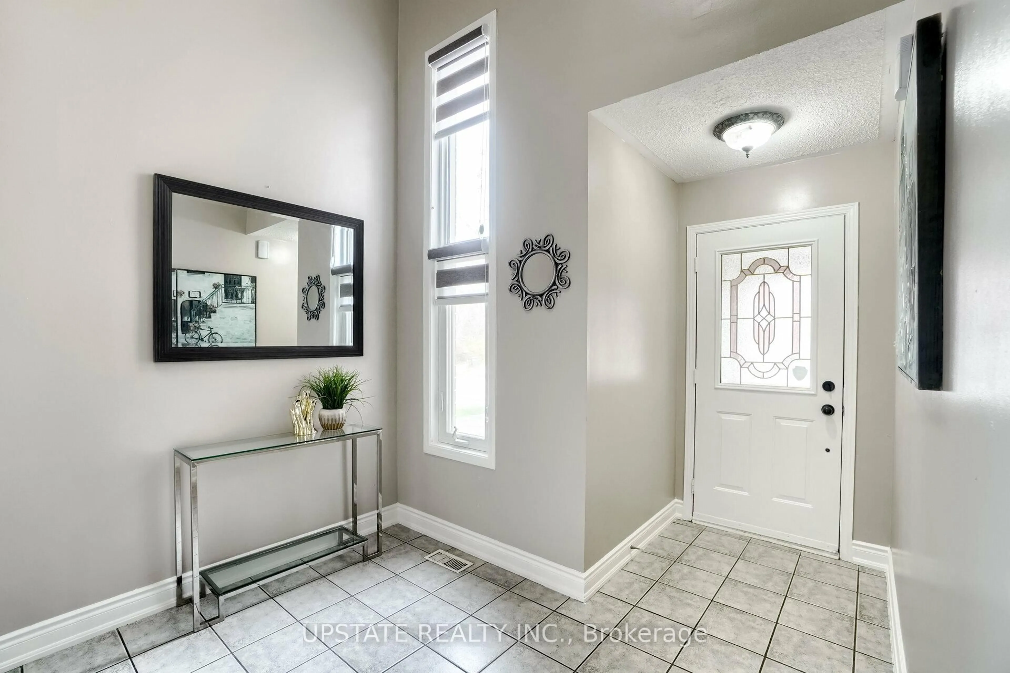 Indoor entryway for 99 Prairie Rose Circ, Brampton Ontario L6R 1R7
