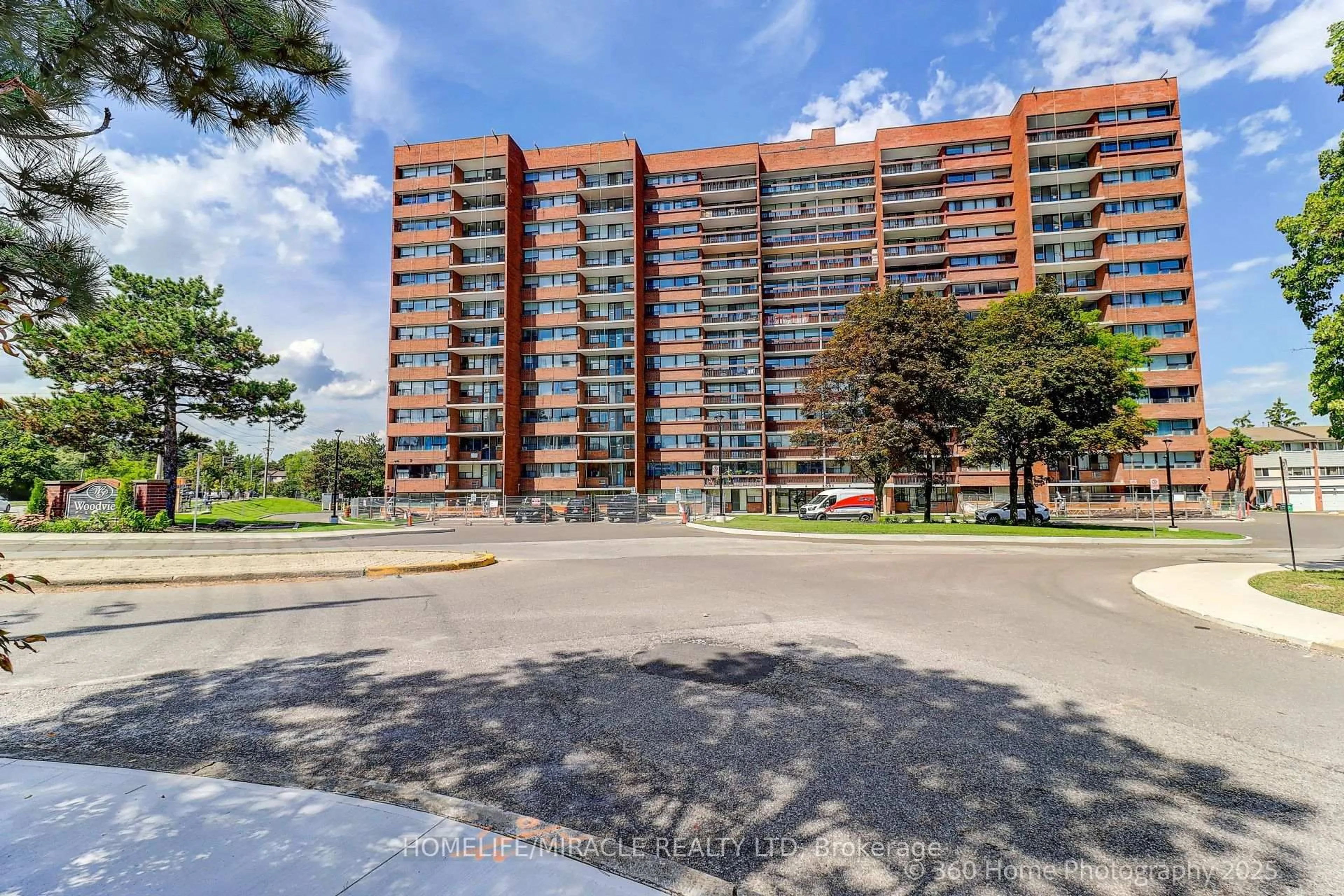 A pic from outside/outdoor area/front of a property/back of a property/a pic from drone, street for 3501 Glen Erin Dr #409, Mississauga Ontario L5L 2E9