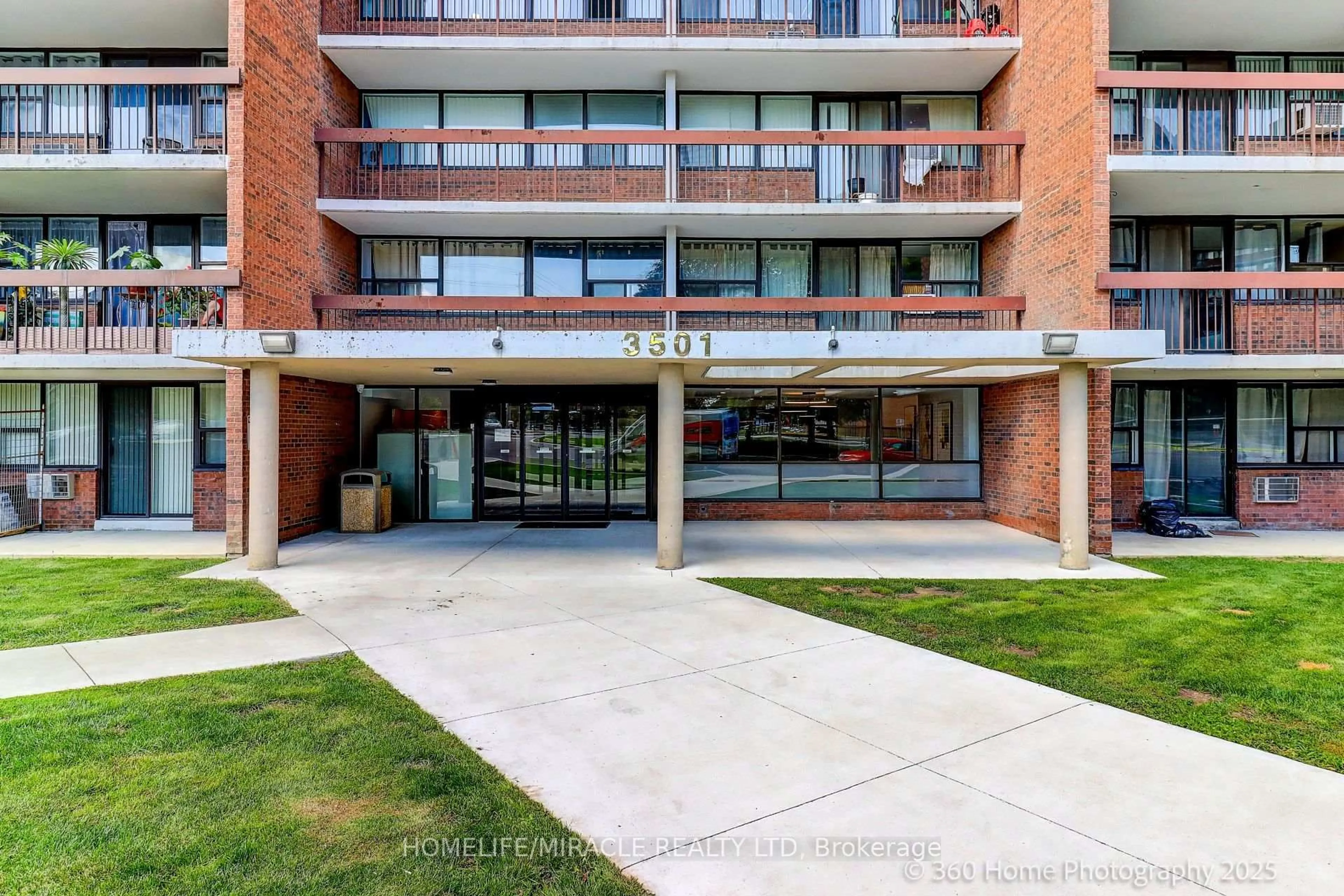 Indoor foyer for 3501 Glen Erin Dr #409, Mississauga Ontario L5L 2E9