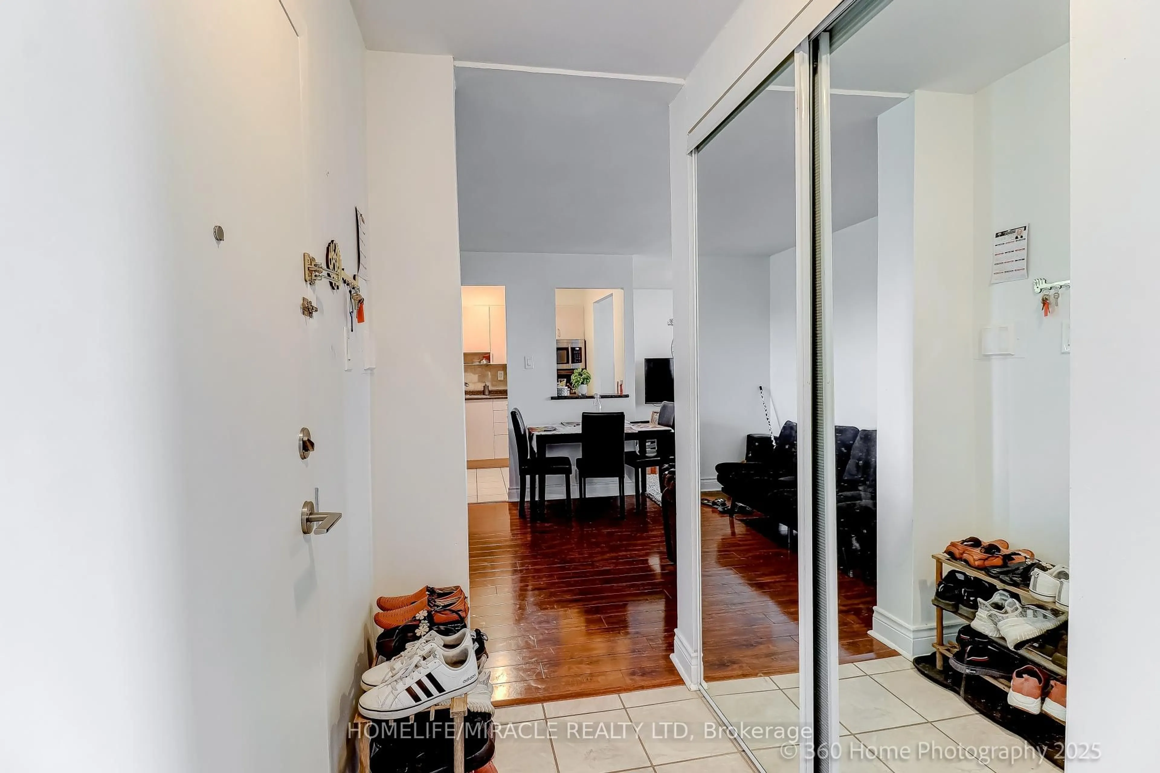 A pic of a room for 3501 Glen Erin Dr #409, Mississauga Ontario L5L 2E9