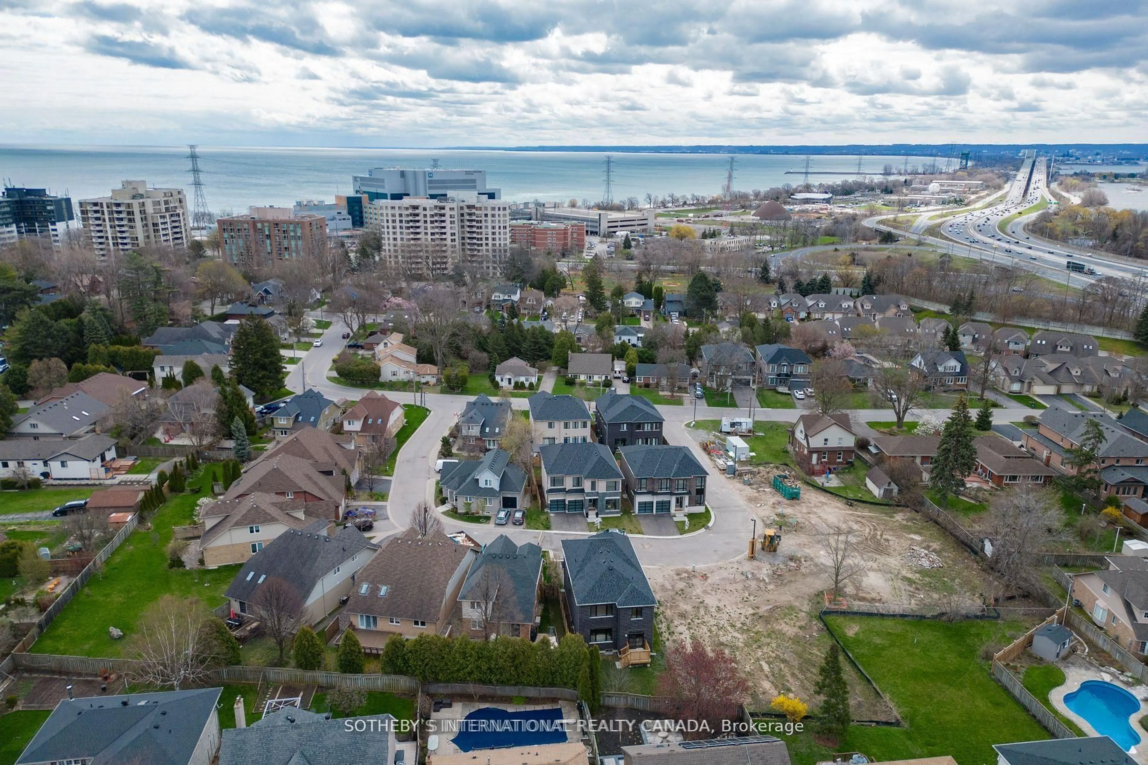 A pic from outside/outdoor area/front of a property/back of a property/a pic from drone, water/lake/river/ocean view for 510 Markay Common, Burlington Ontario L7S 0A6