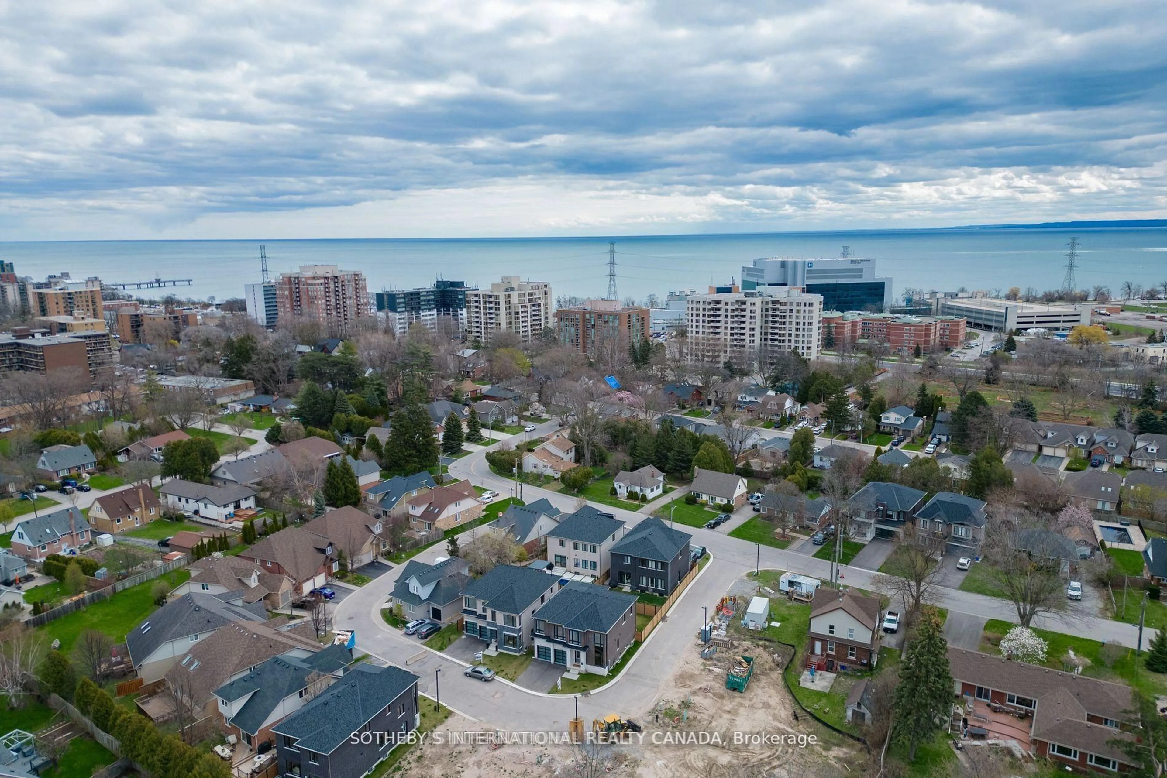 A pic from outside/outdoor area/front of a property/back of a property/a pic from drone, water/lake/river/ocean view for 510 Markay Common, Burlington Ontario L7S 0A6
