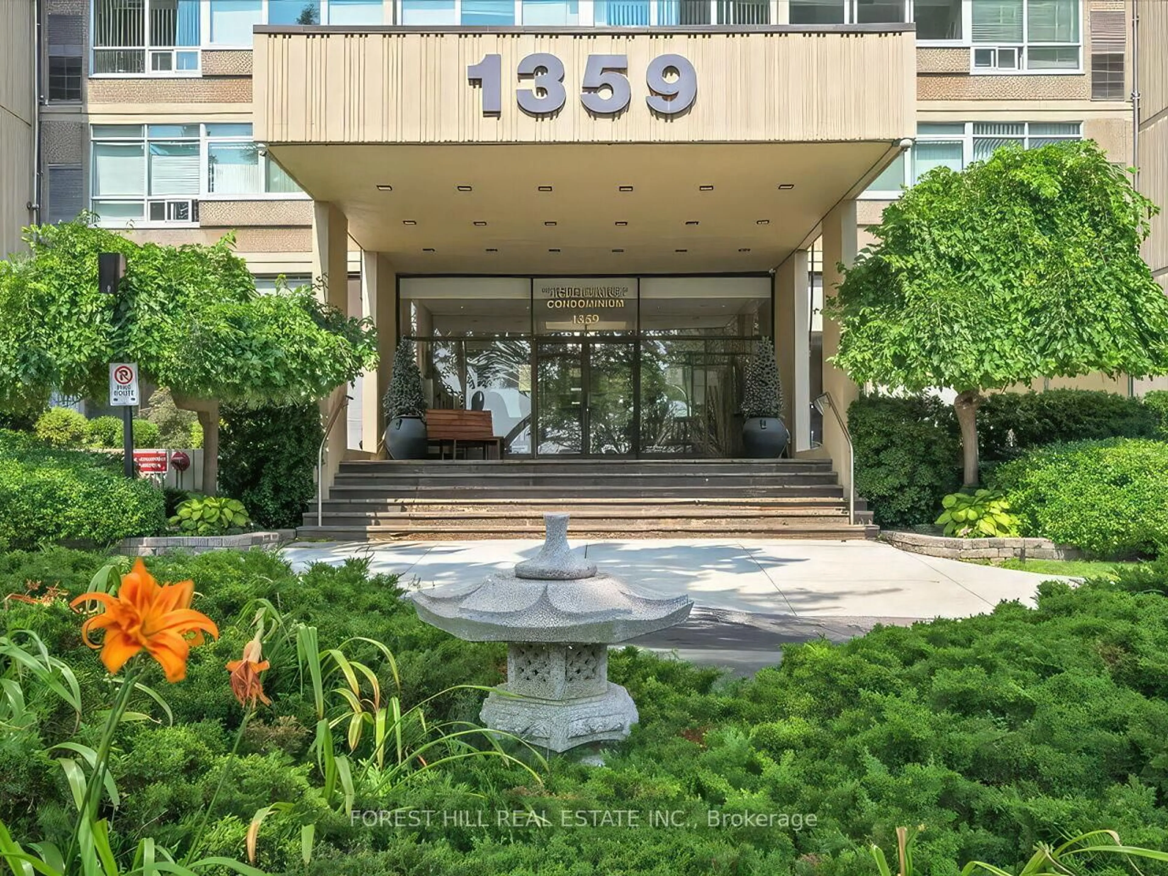 Indoor foyer for 1359 WHITE OAK Blvd #608, Oakville Ontario L6H 0H3