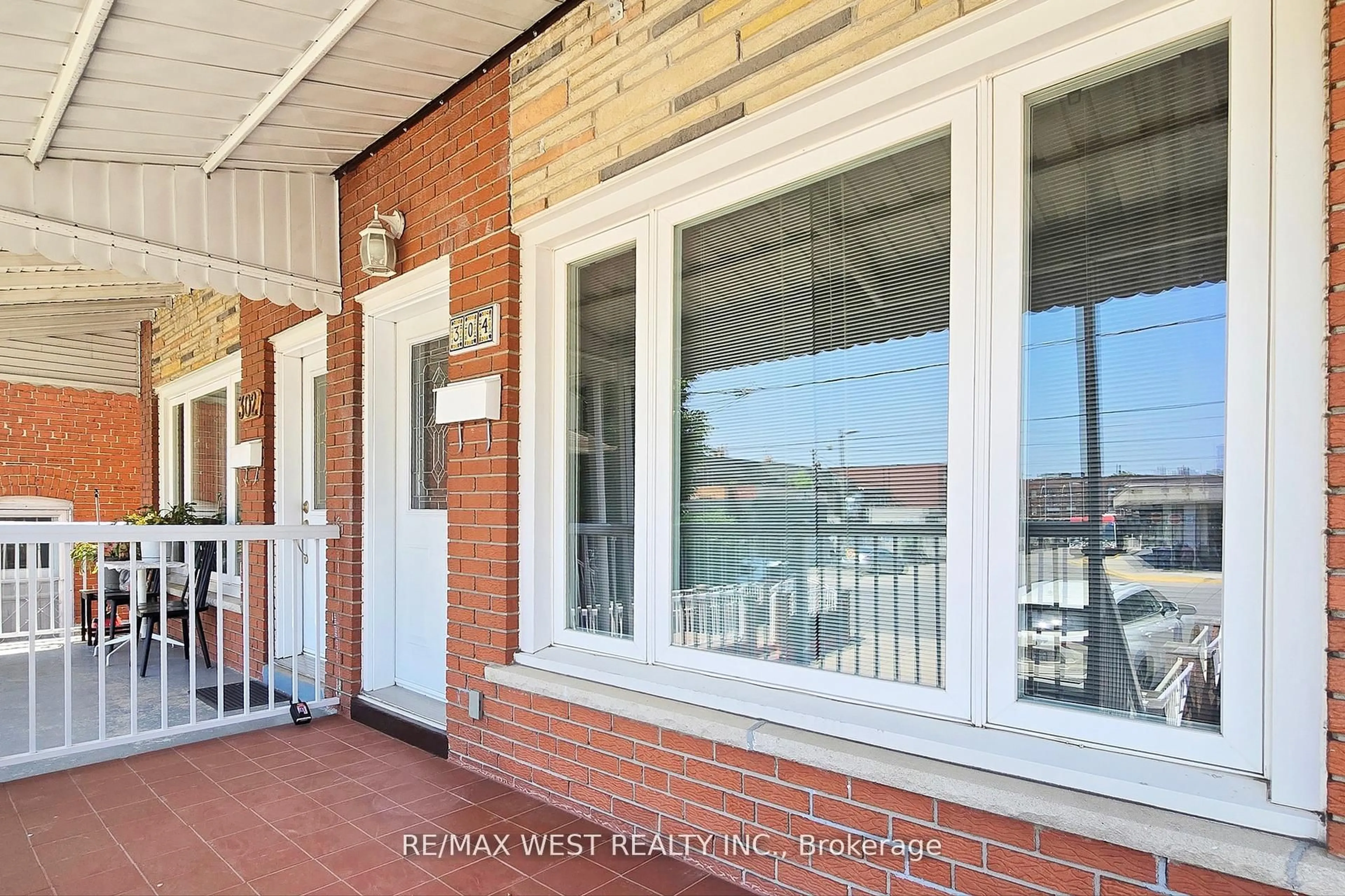 Patio, street for 304 Concord Ave, Toronto Ontario M6H 2P6