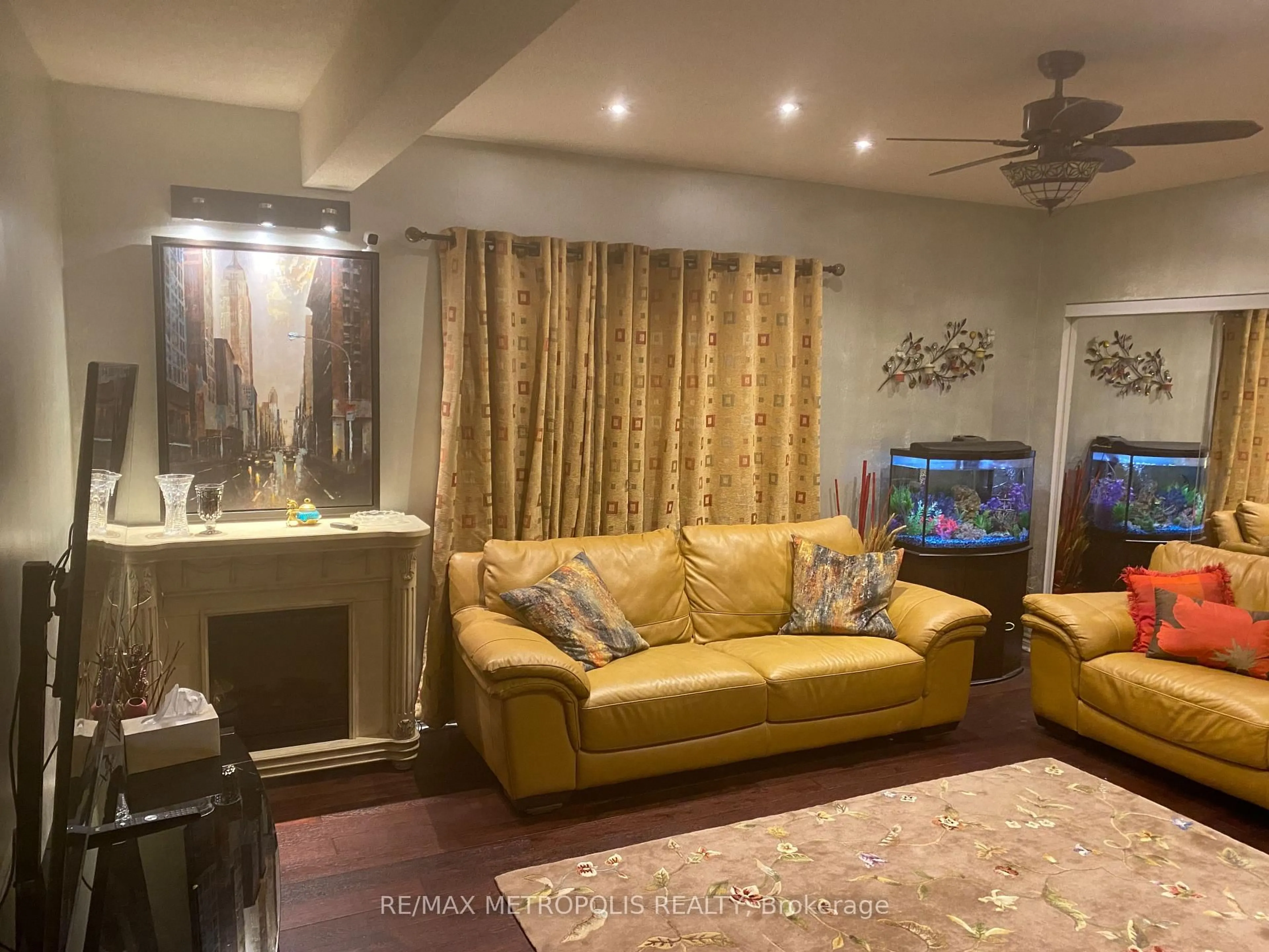 Living room with furniture, unknown for 80 Orsett St, Oakville Ontario L6H 2N9