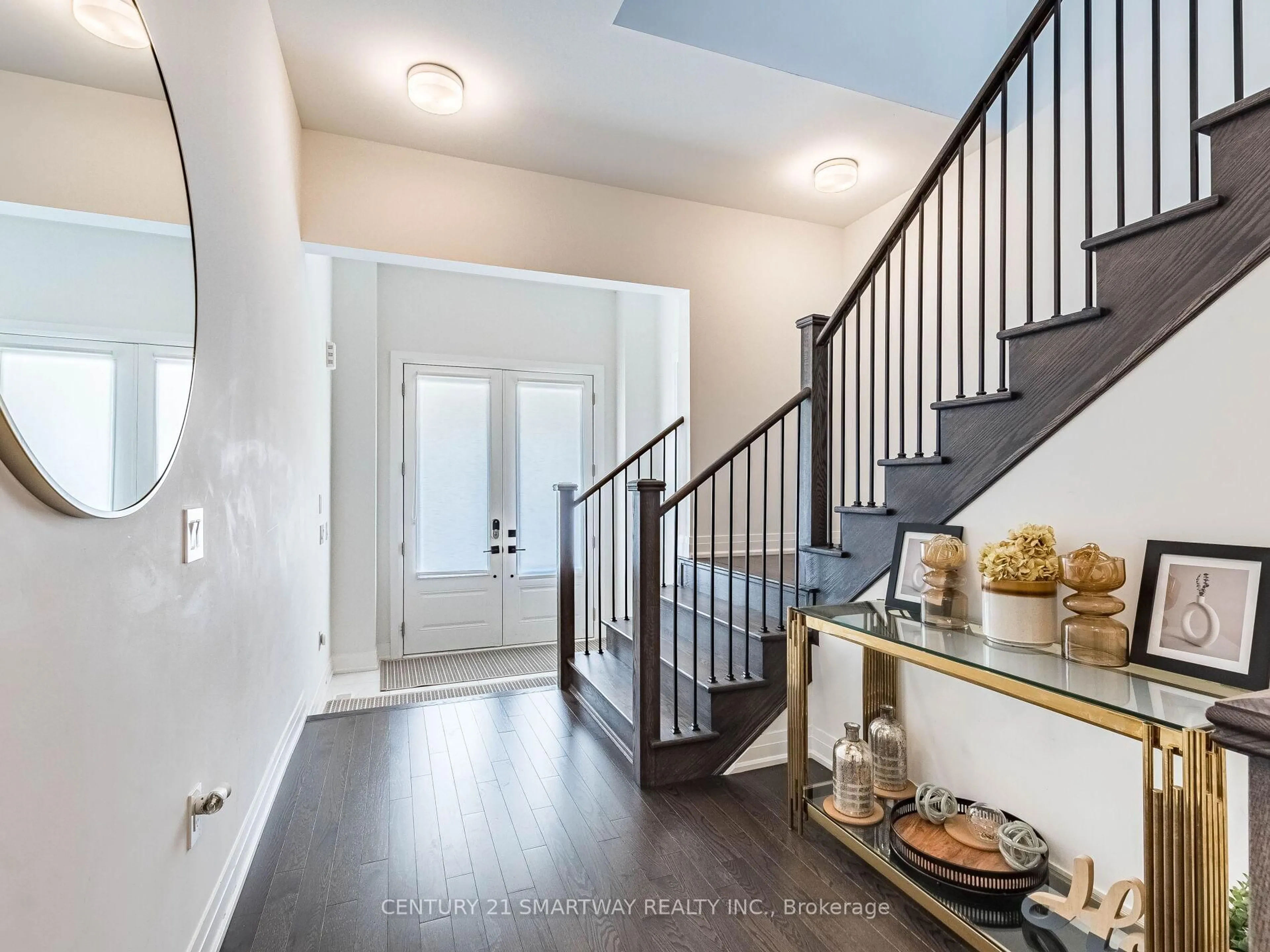 Indoor entryway for 58 Jura Cres, Brampton Ontario L6P 4R3