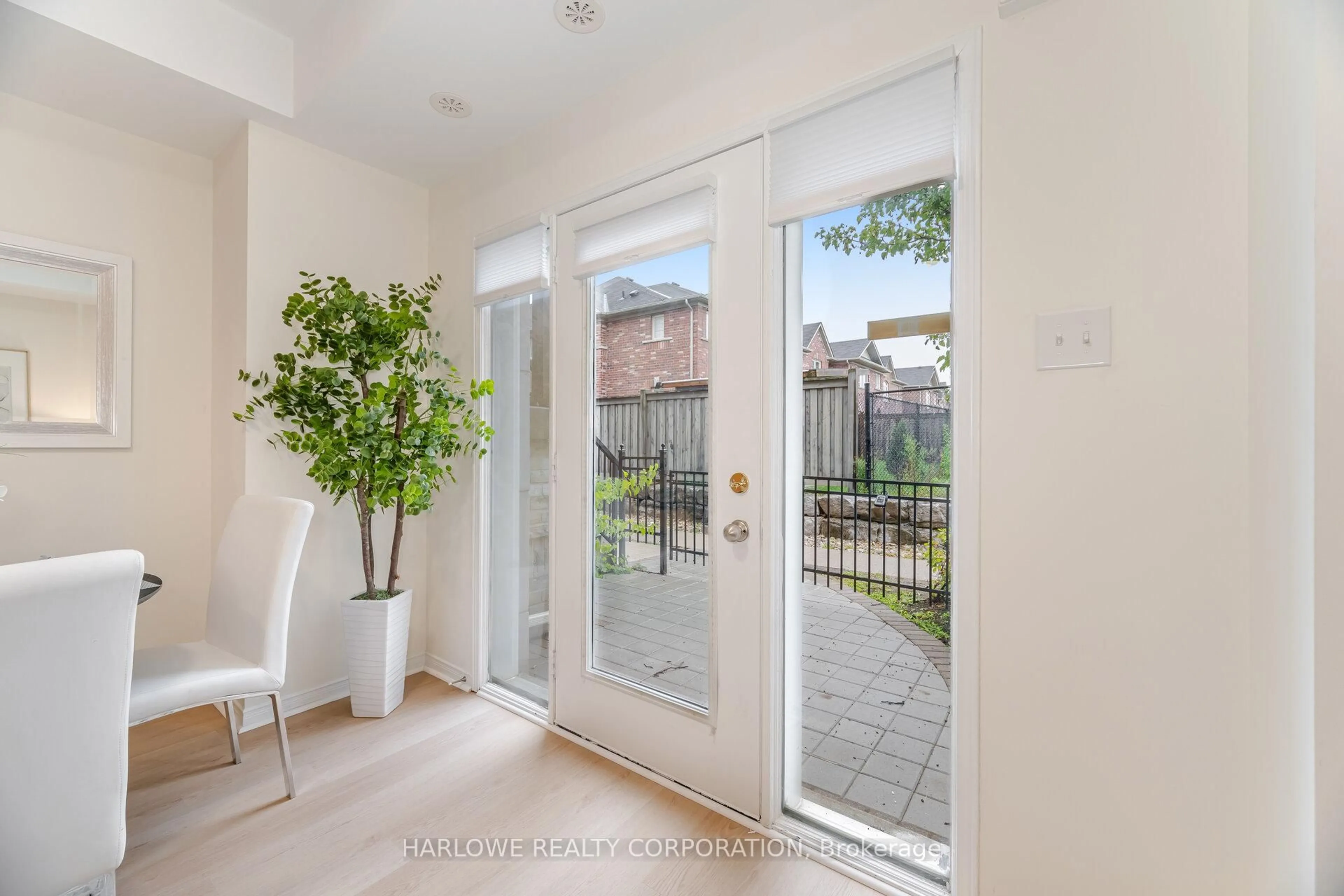 Indoor entryway for 60 Fairwood Circ #11, Brampton Ontario L6R 0Y6