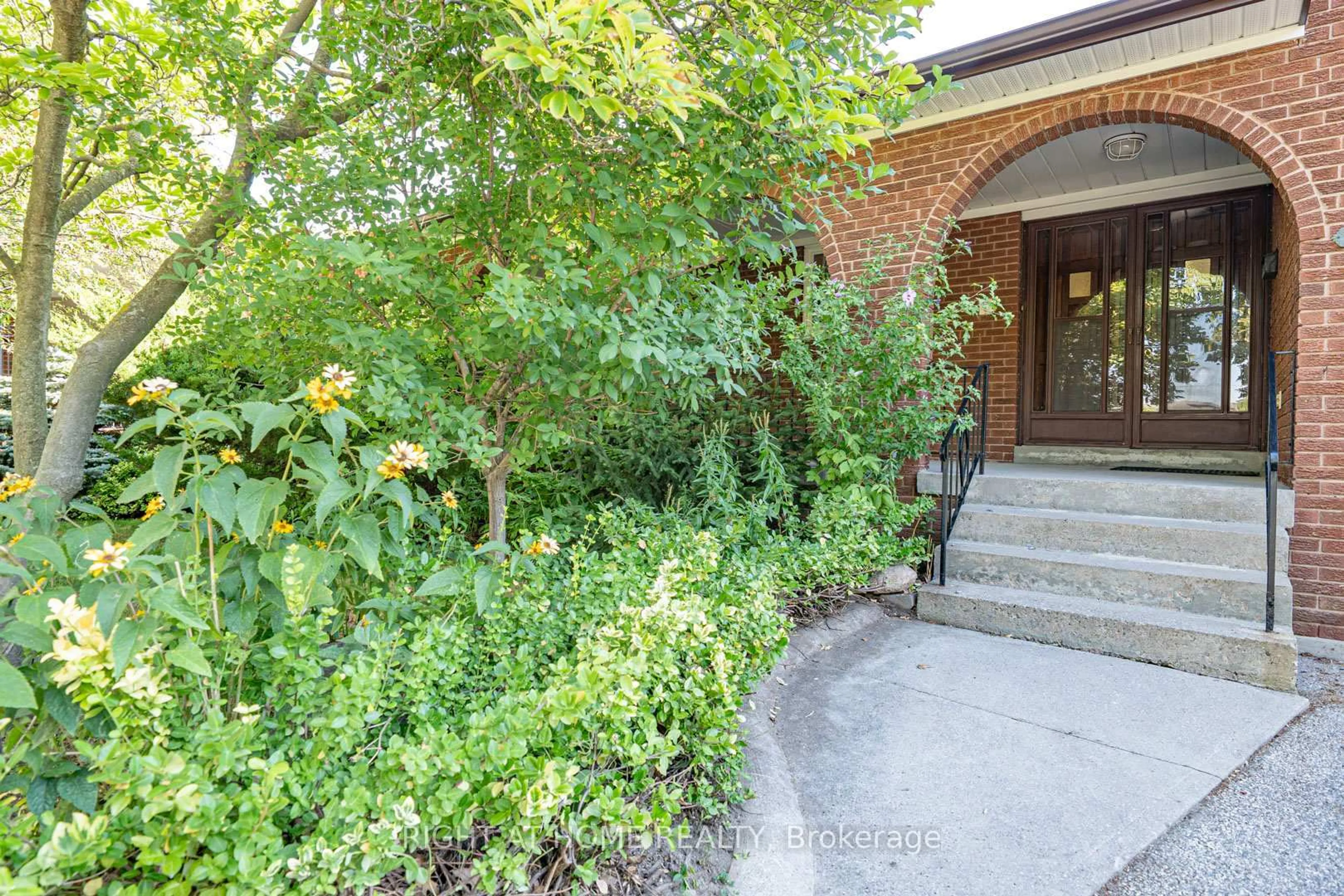 Unknown for 5 Greyswood Crt, Toronto Ontario M9P 3P8