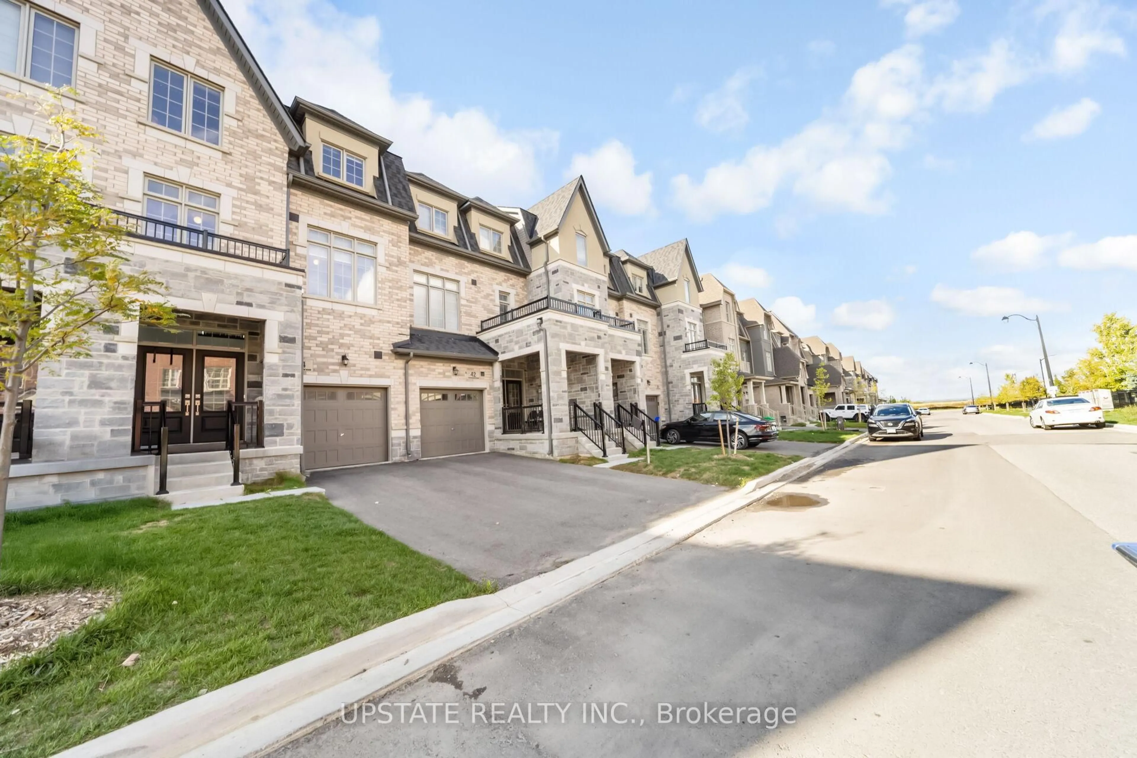 A pic from outside/outdoor area/front of a property/back of a property/a pic from drone, street for 44 Foxsparrow Rd, Brampton Ontario L6R 4E1