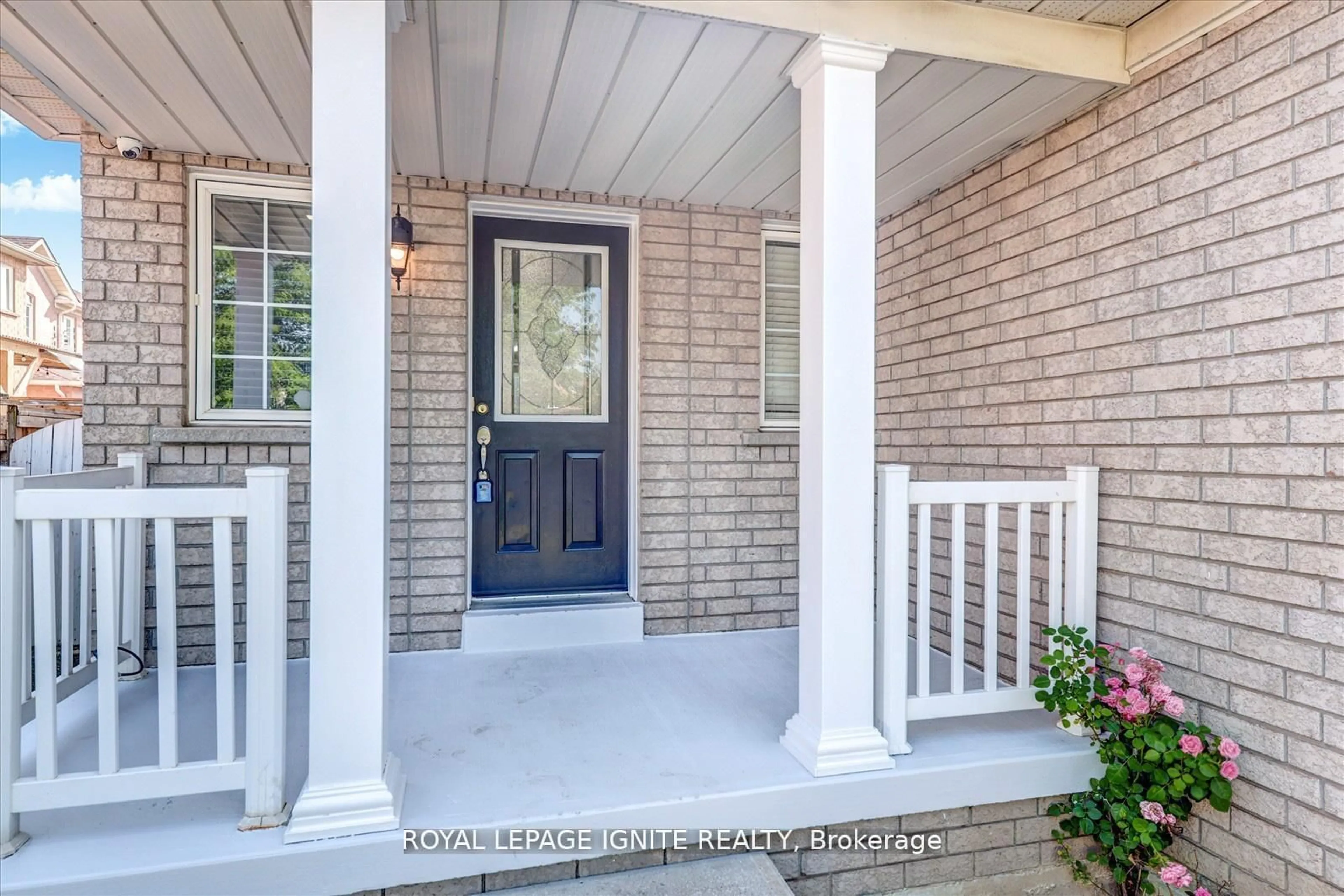 Indoor entryway for 14 Nostalgia Crt, Brampton Ontario L6X 5C6