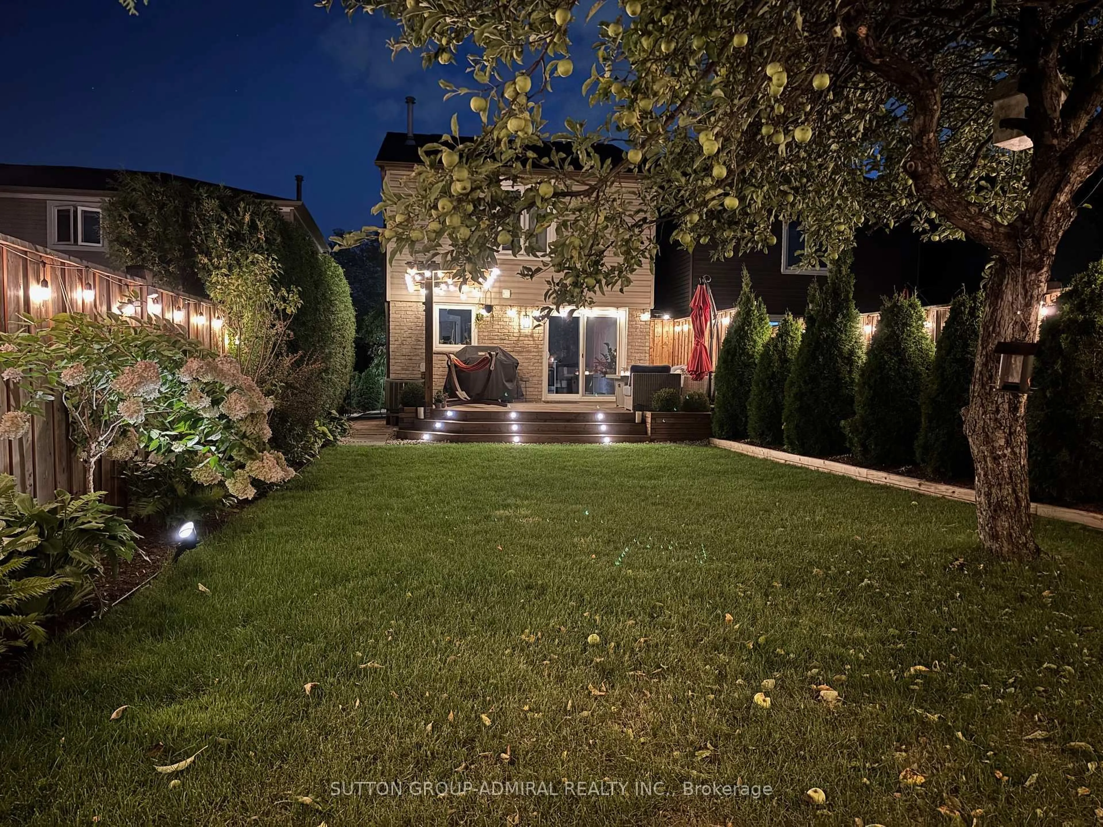 Patio, street for 709 Greycedar Cres, Mississauga Ontario L4W 3J4