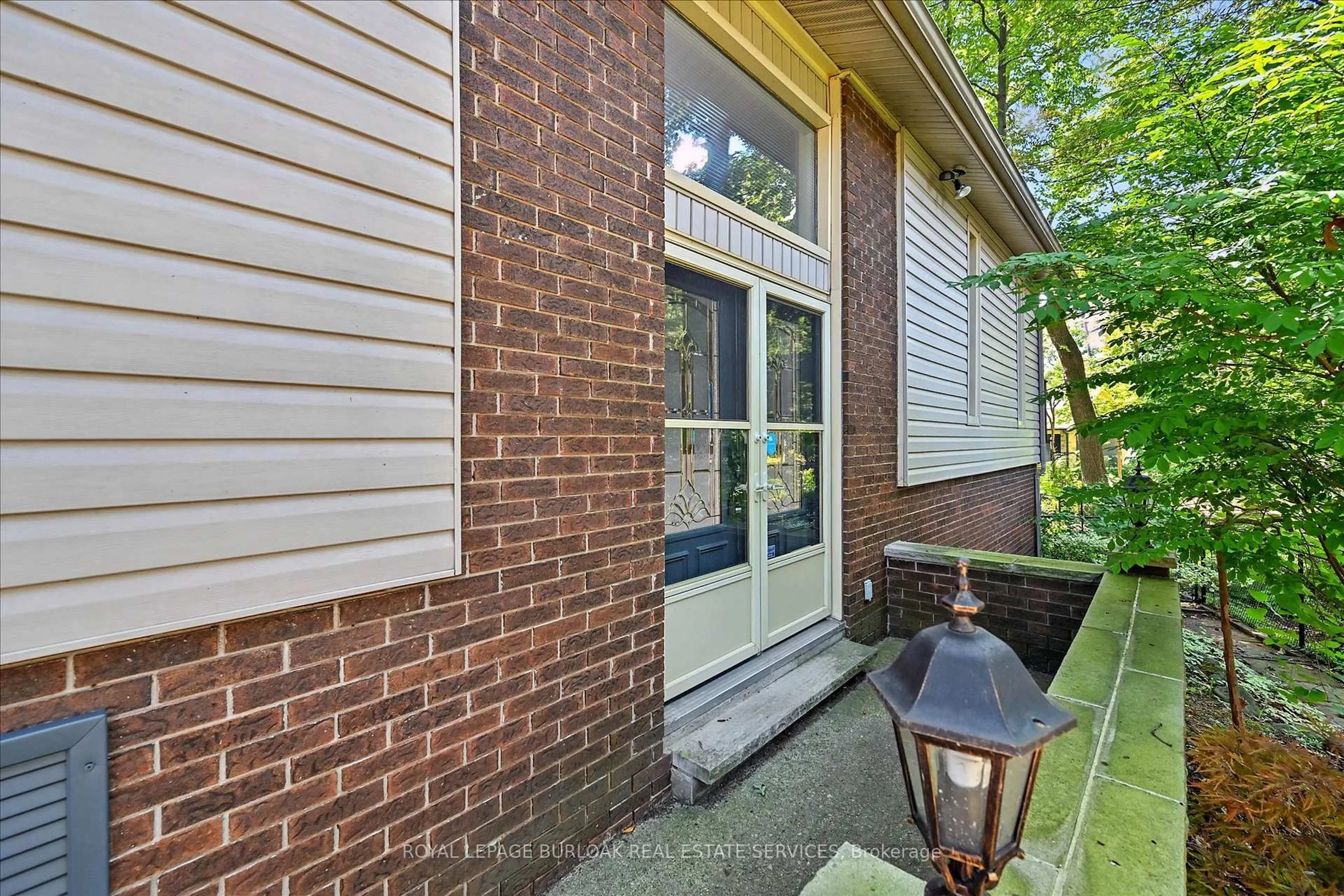 Unknown for 768 King Rd, Burlington Ontario L7T 3K6