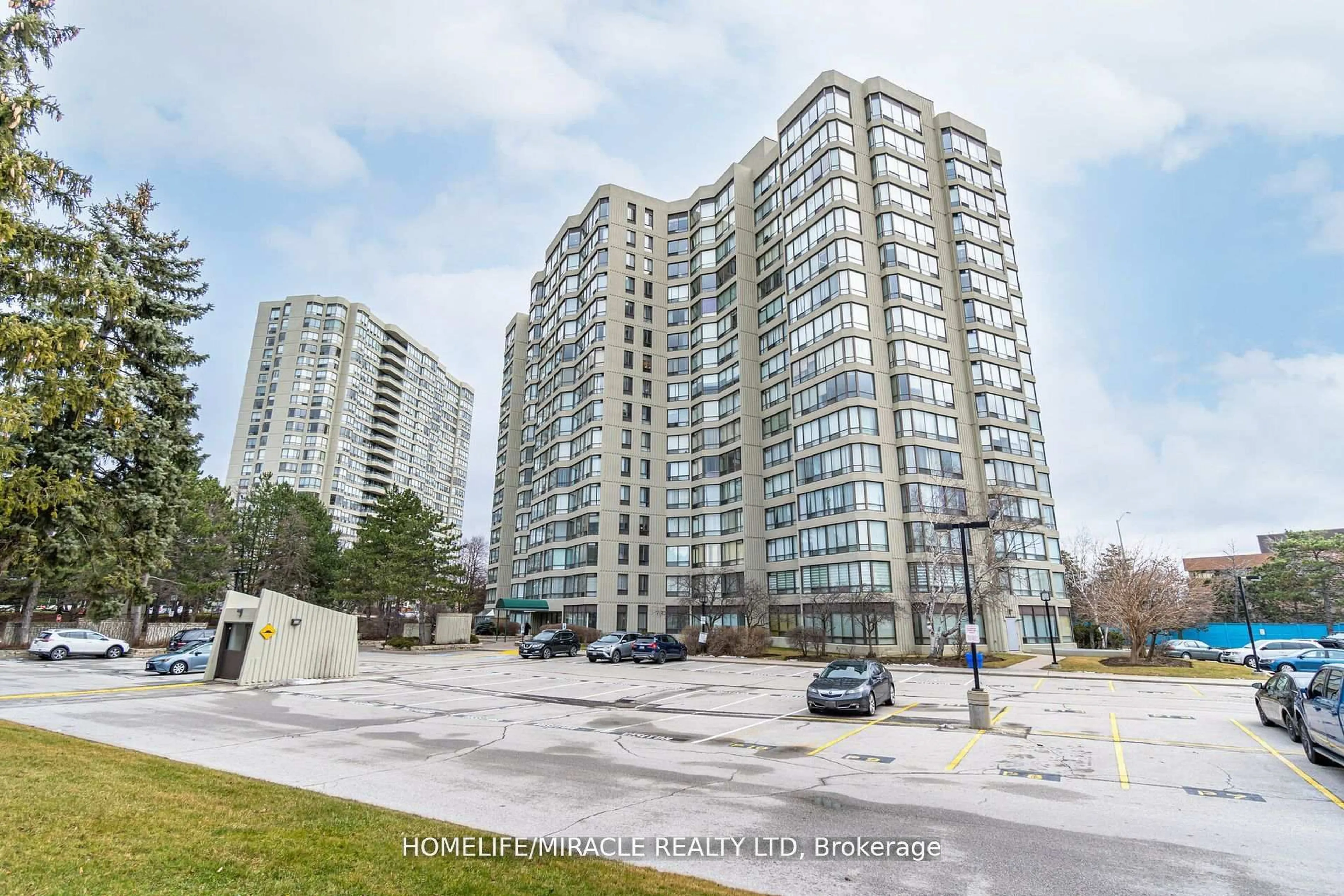 A pic from outside/outdoor area/front of a property/back of a property/a pic from drone, street for 26 Hanover Rd #1705, Brampton Ontario L6S 4T2
