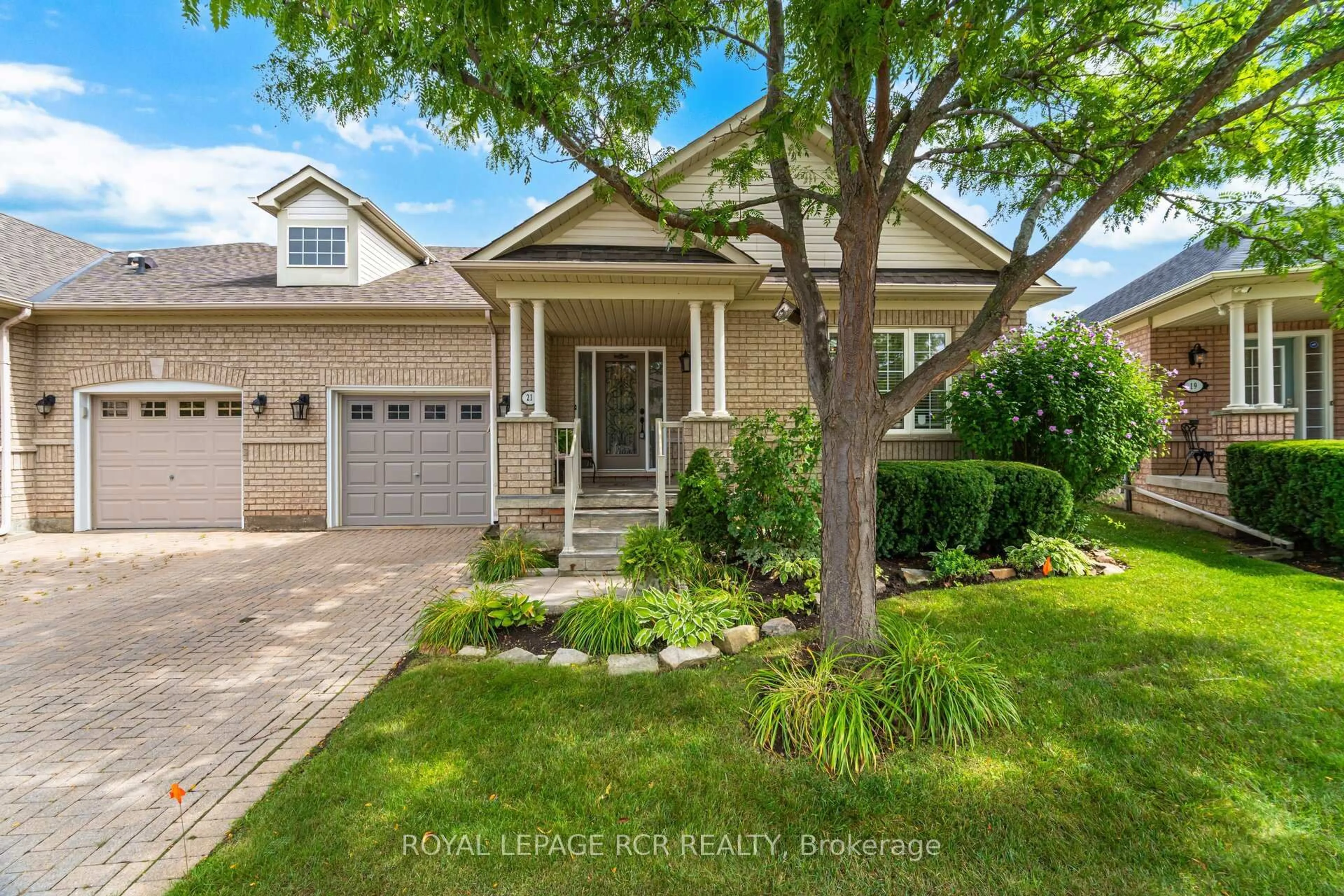 Home with vinyl exterior material, street for 21 Seashell Pl, Brampton Ontario L9W 2E7