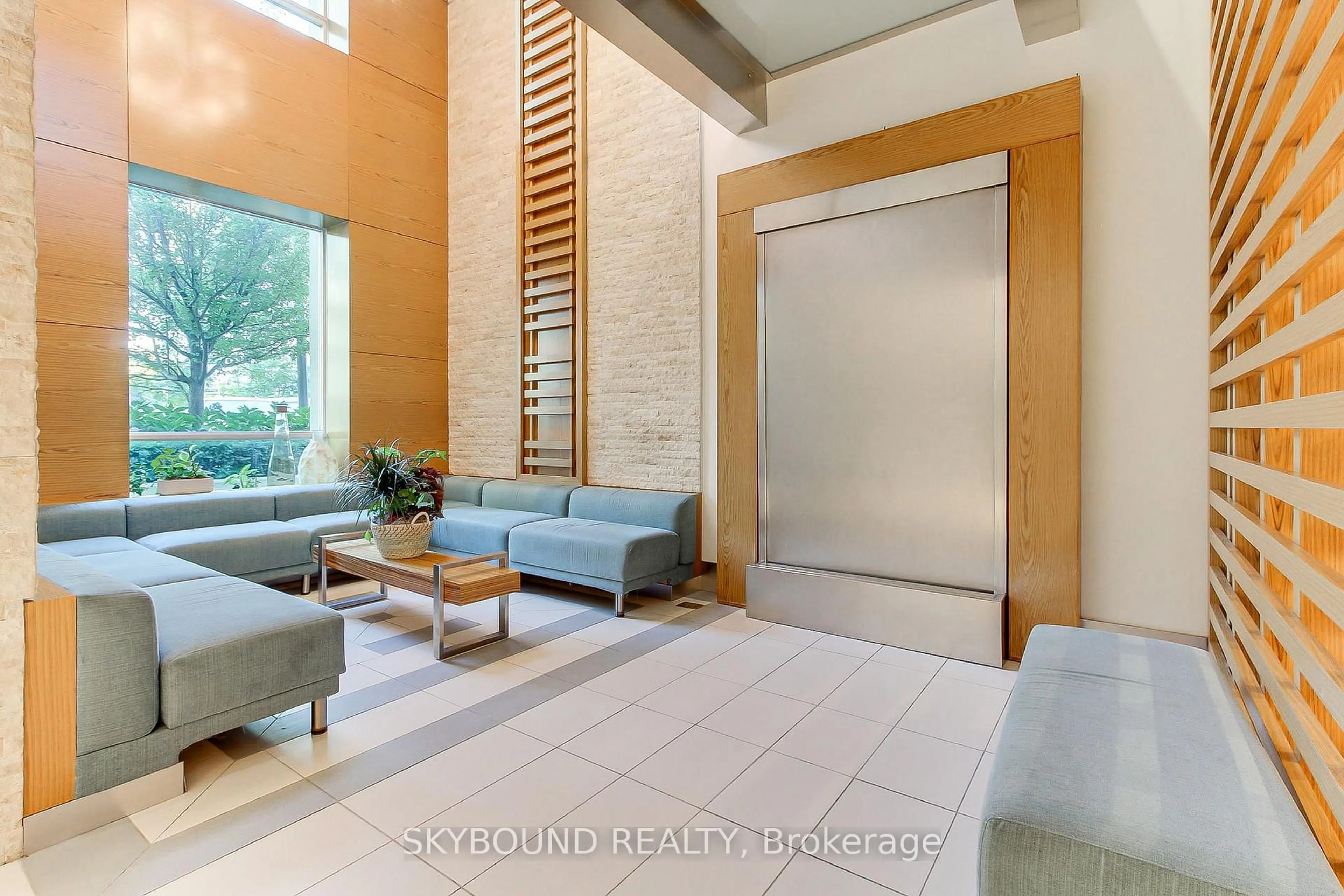 Indoor foyer for 165 Legion Rd #2723, Toronto Ontario M8Y 0B3