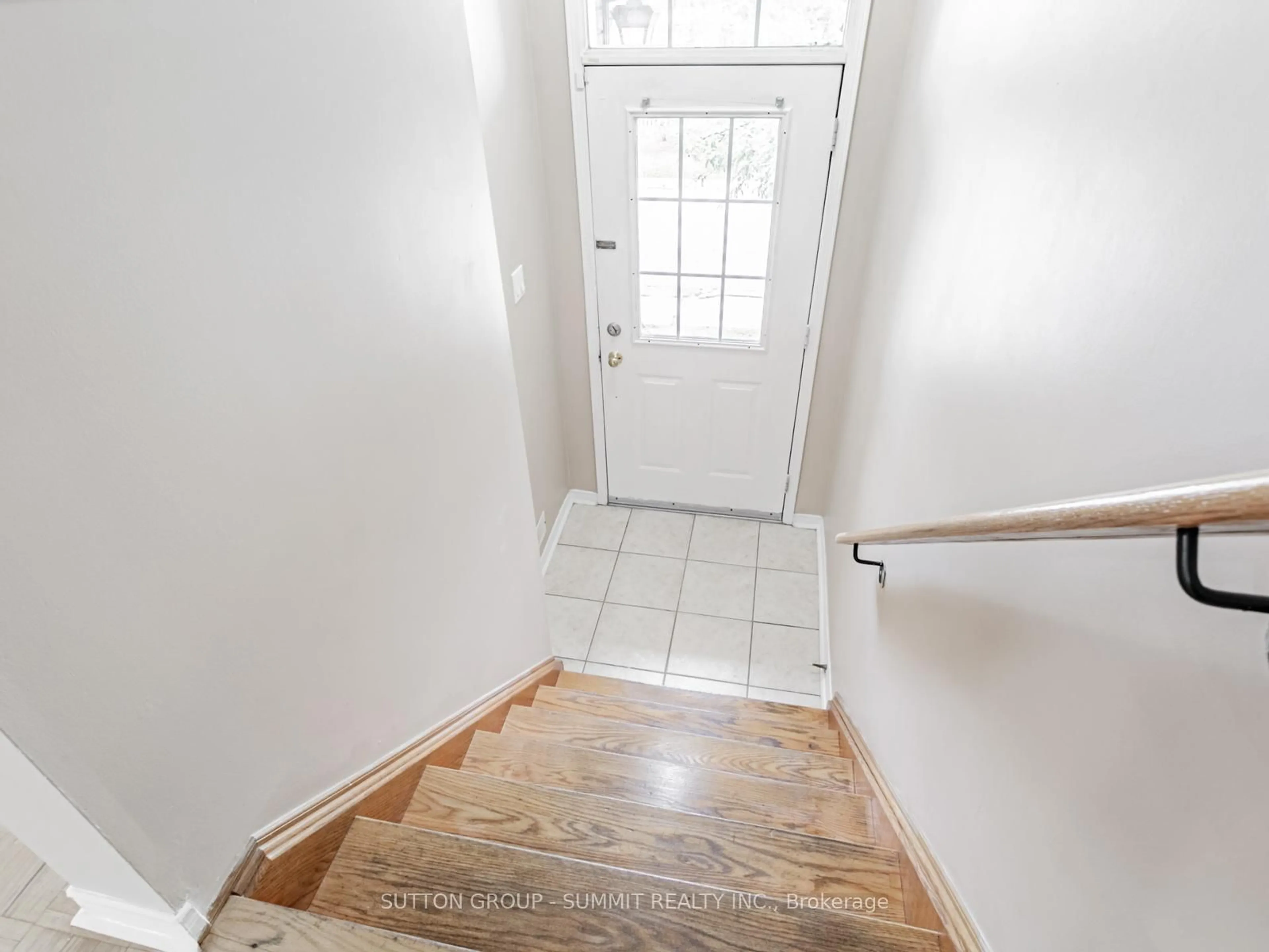 Indoor entryway for 4950 Albina Way #6, Mississauga Ontario L4Z 4J4