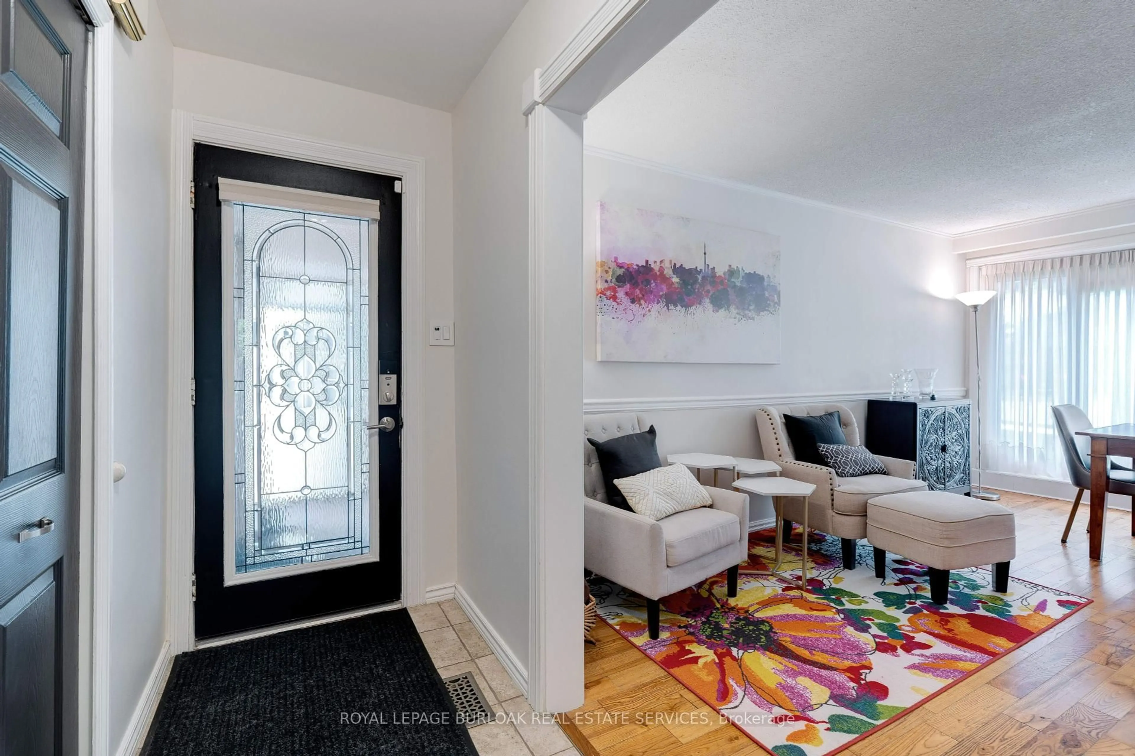 Indoor entryway for 3500 Rockwood Dr, Burlington Ontario L7N 2R3