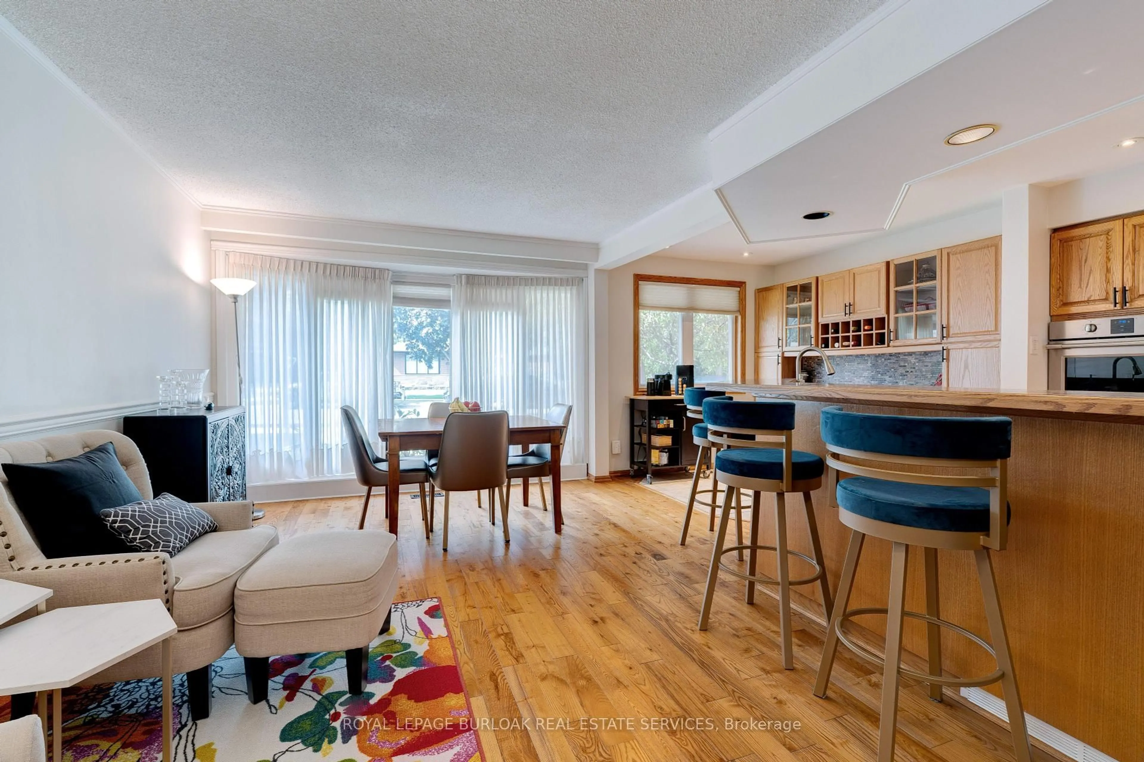 Living room with furniture, wood/laminate floor for 3500 Rockwood Dr, Burlington Ontario L7N 2R3