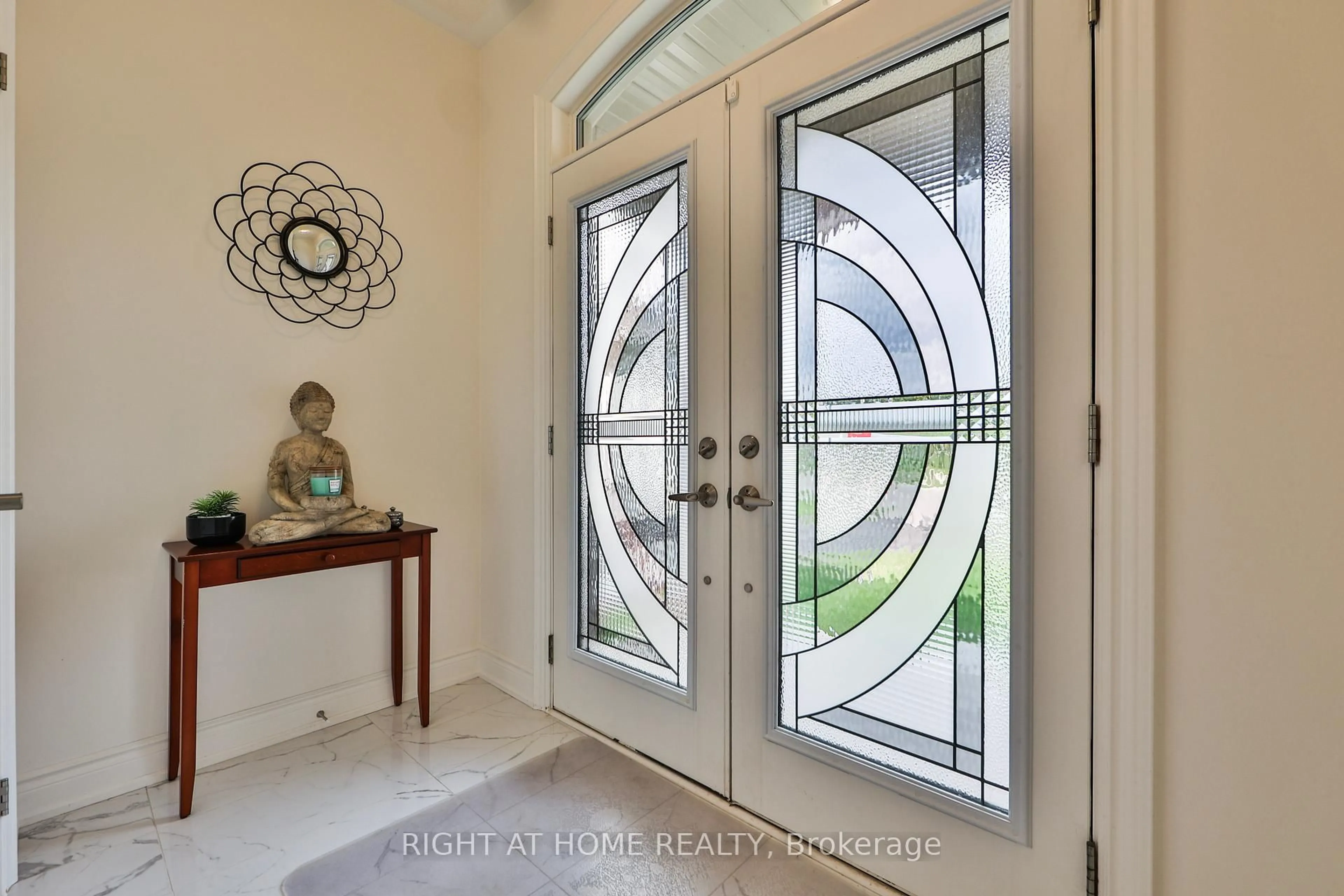 Indoor entryway for 54 WORKGREEN PARK WAY Pkwy, Brampton Ontario L6Y 6J5