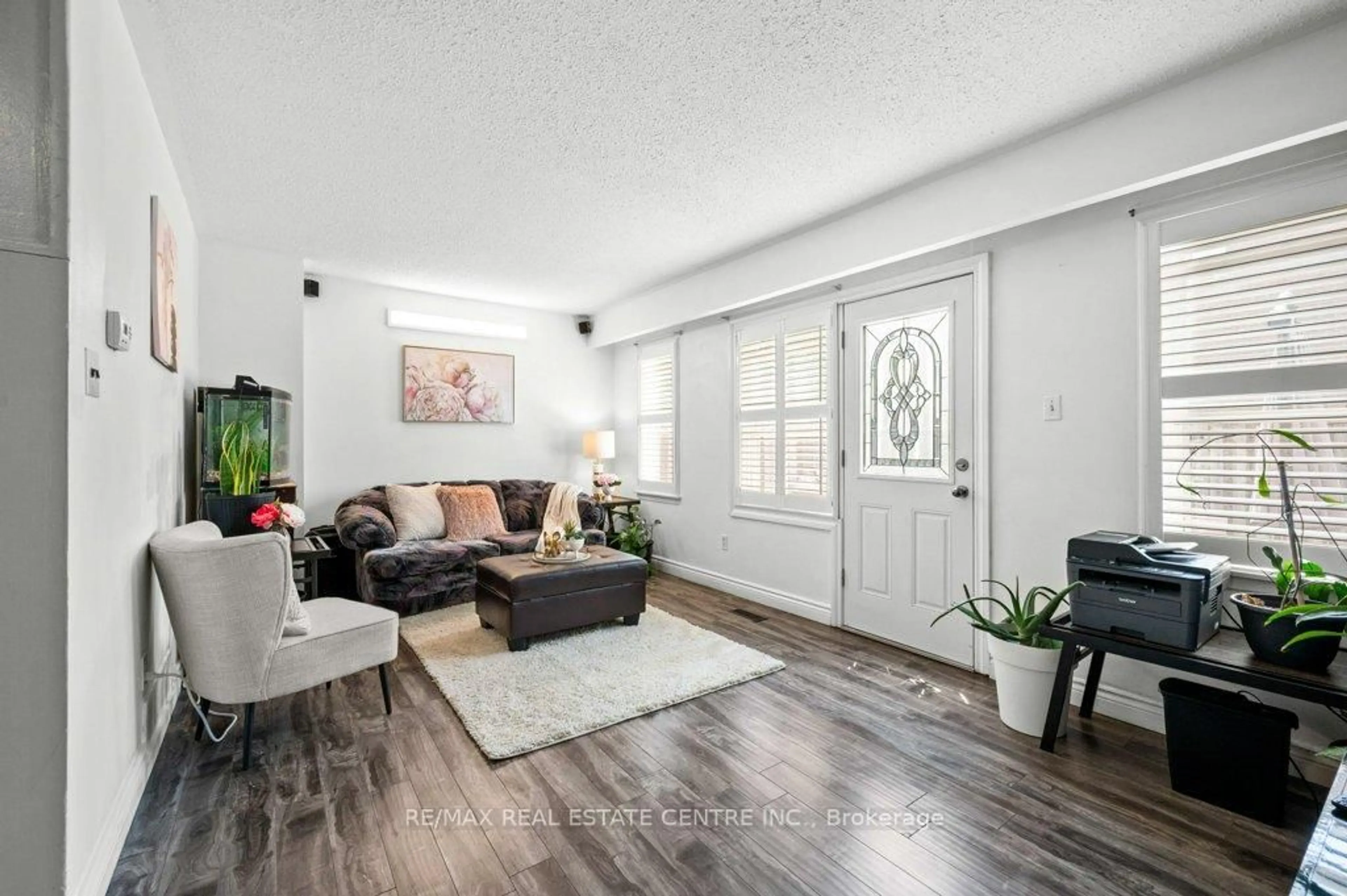 Living room with furniture, unknown for 7255 Dooley Dr #47, Mississauga Ontario L4T 2S7