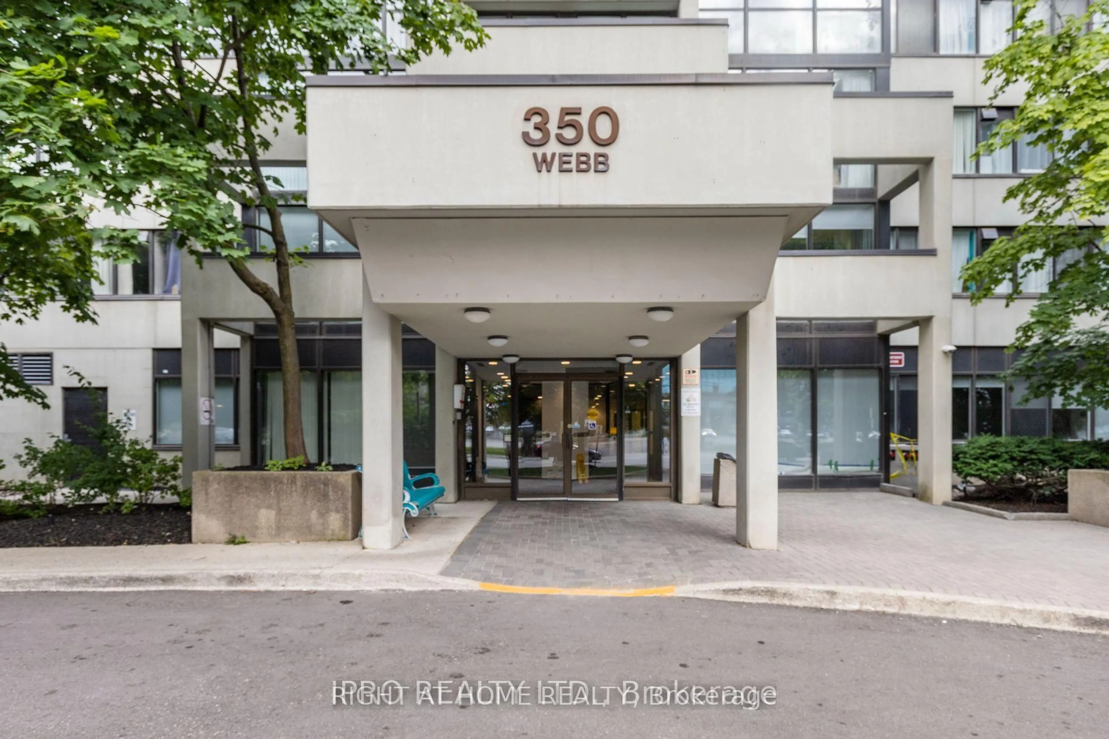 Indoor foyer for 350 Webb Dr #501, Mississauga Ontario L5B 3W4