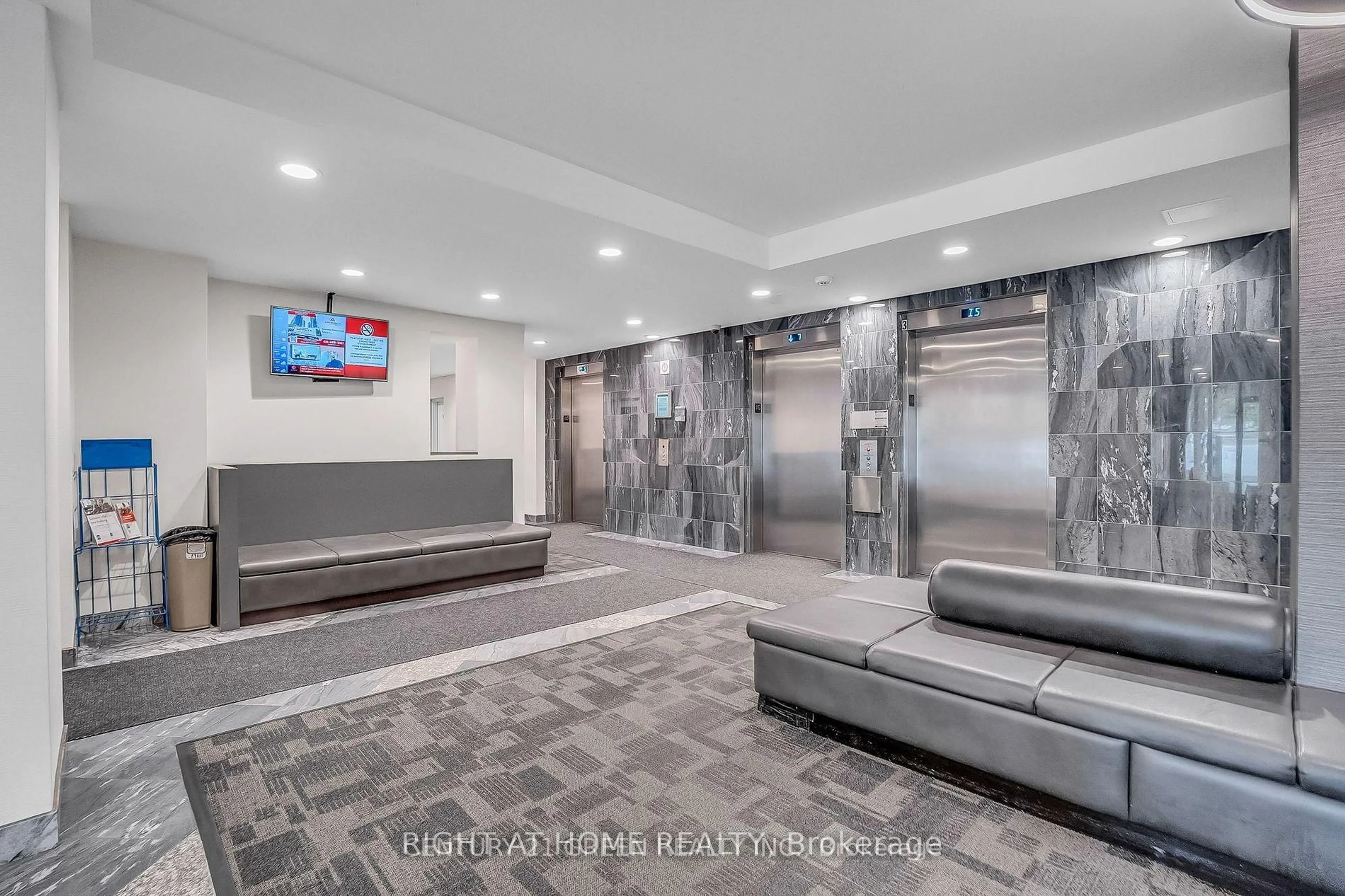 Lobby for 350 Webb Dr #501, Mississauga Ontario L5B 3W4