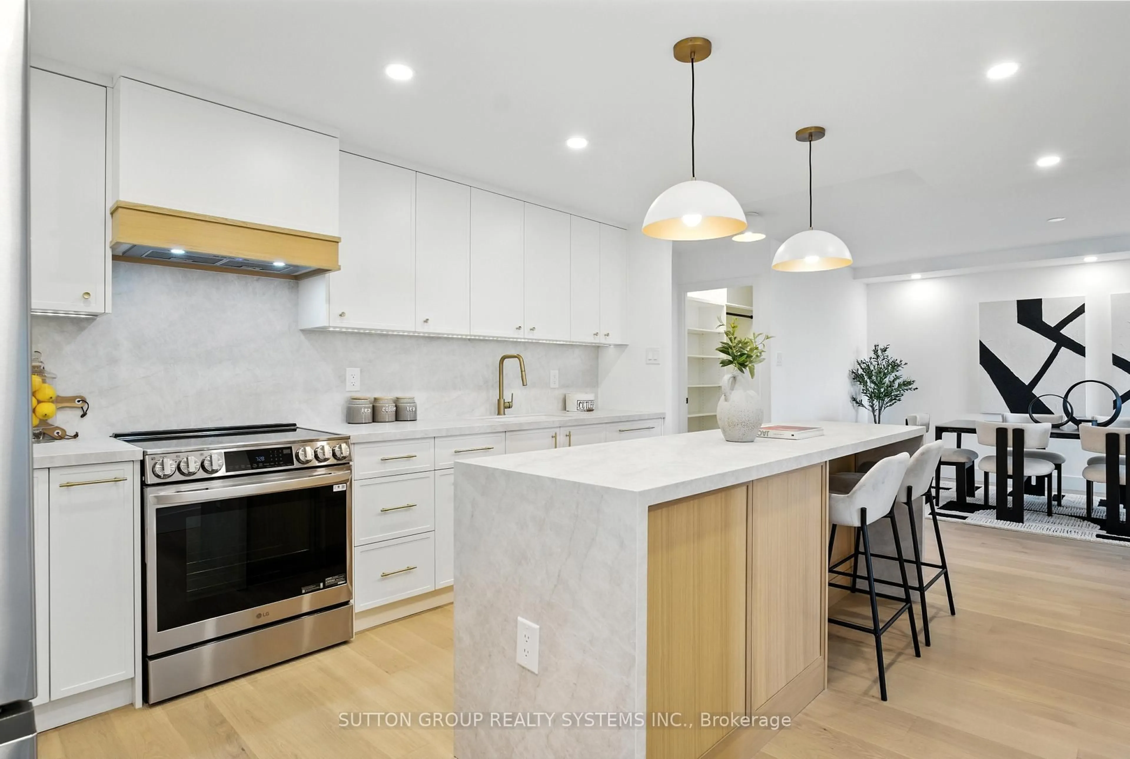 Open concept kitchen, unknown for 812 Burnhamthorpe Rd #907, Toronto Ontario M6S 3N4