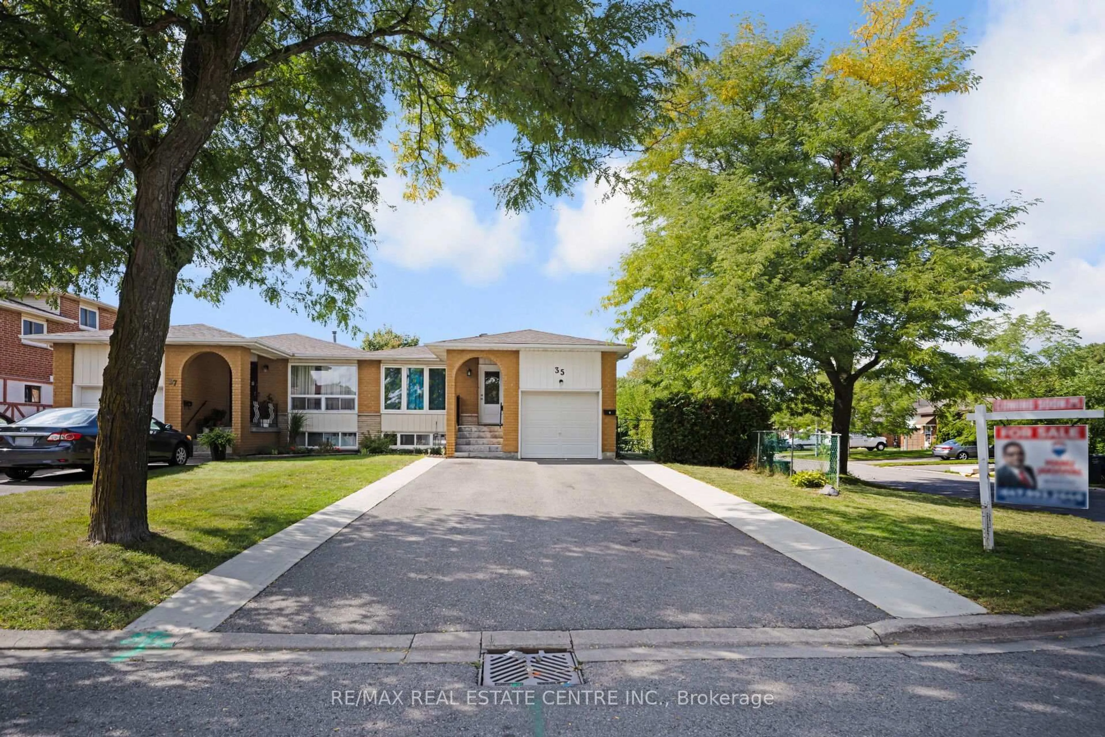 Unknown for 35 Madison St, Brampton Ontario L6S 3C4