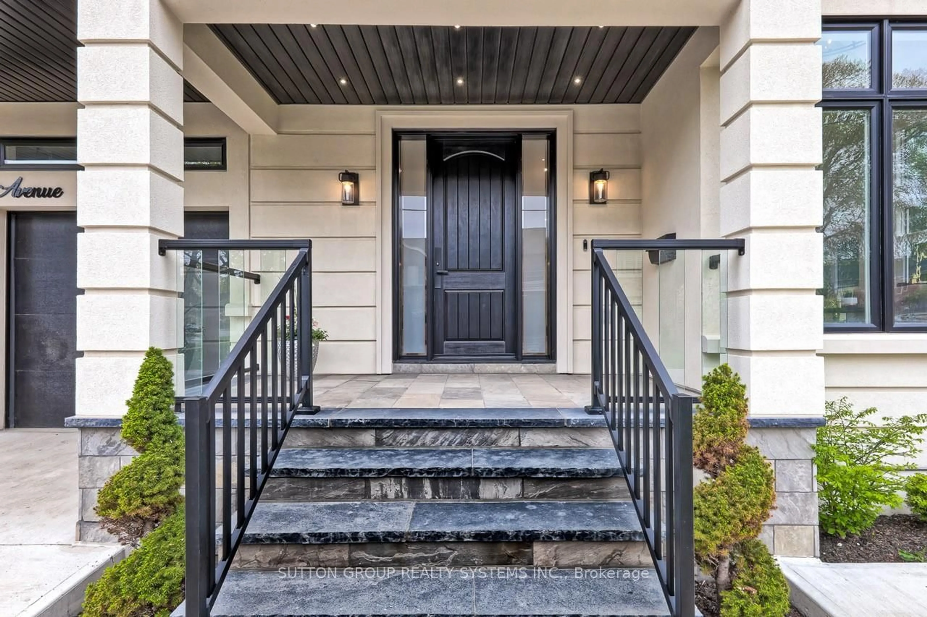 Indoor entryway for 214 Shaver Ave, Toronto Ontario M9B 4P3