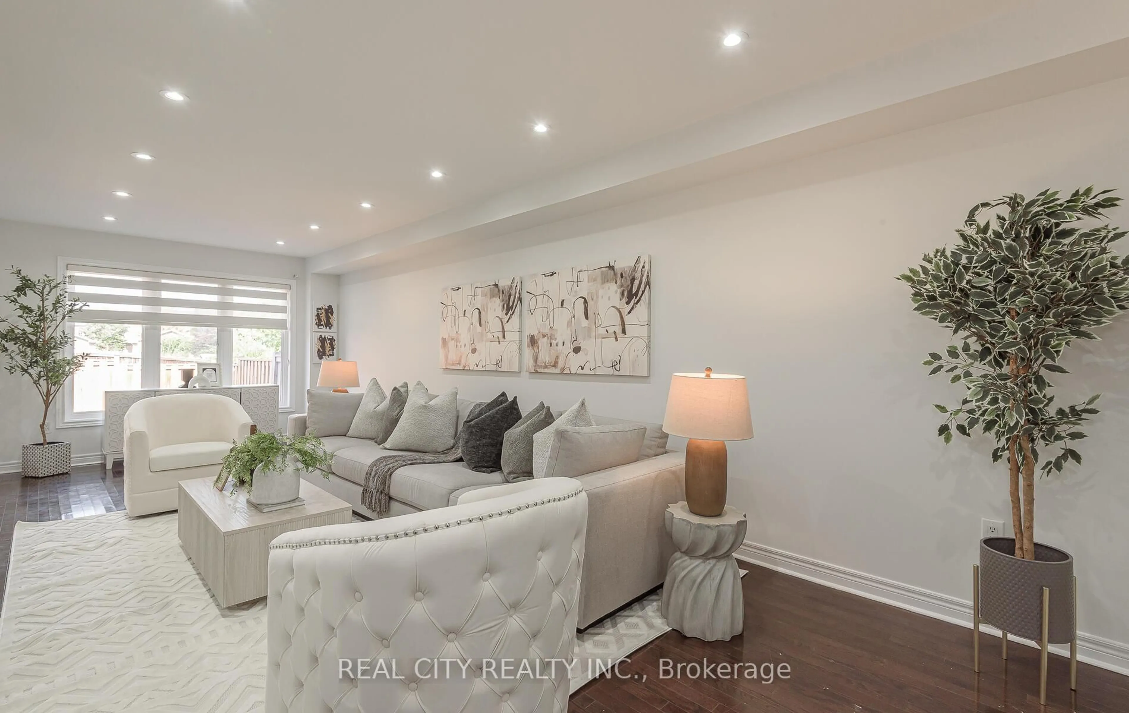 Living room with furniture, unknown for 27 Bellhaven Cres, Brampton Ontario L6R 0W6