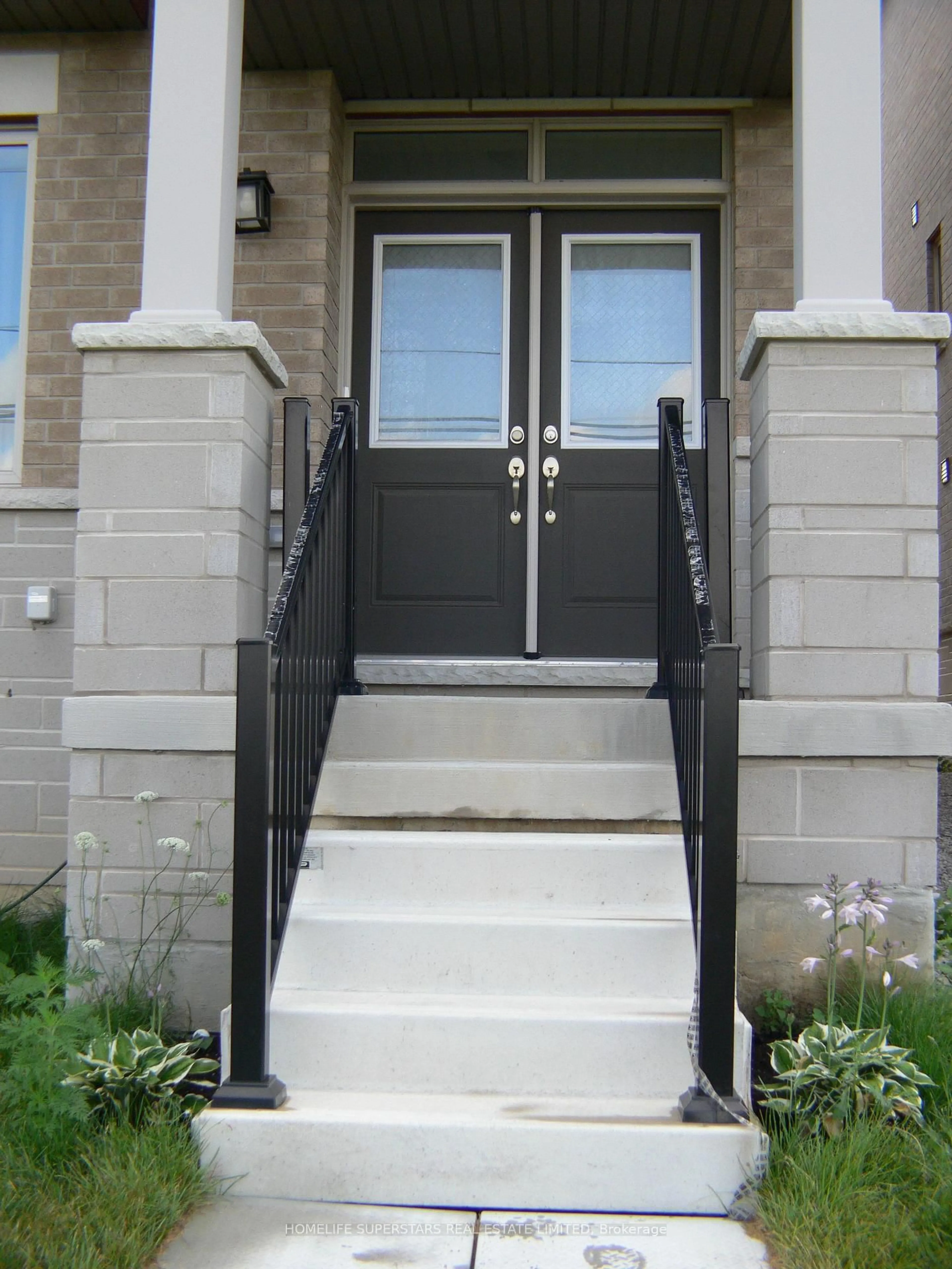 Indoor entryway for 95 Donald Ficht Cres, Brampton Ontario L7A 5H7