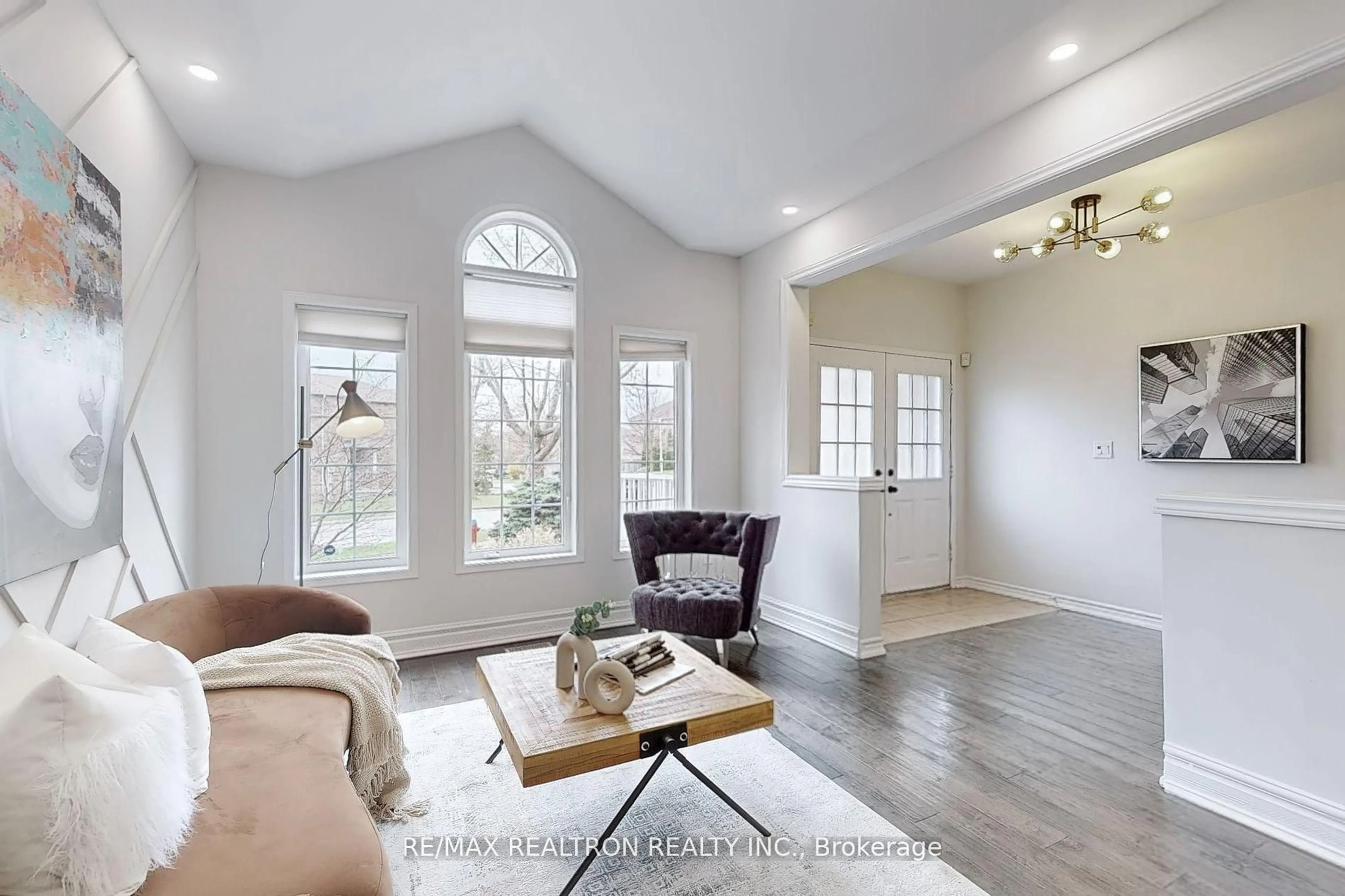 Living room with furniture, unknown for 2355 Woodridge Way, Oakville Ontario L6H 6S3