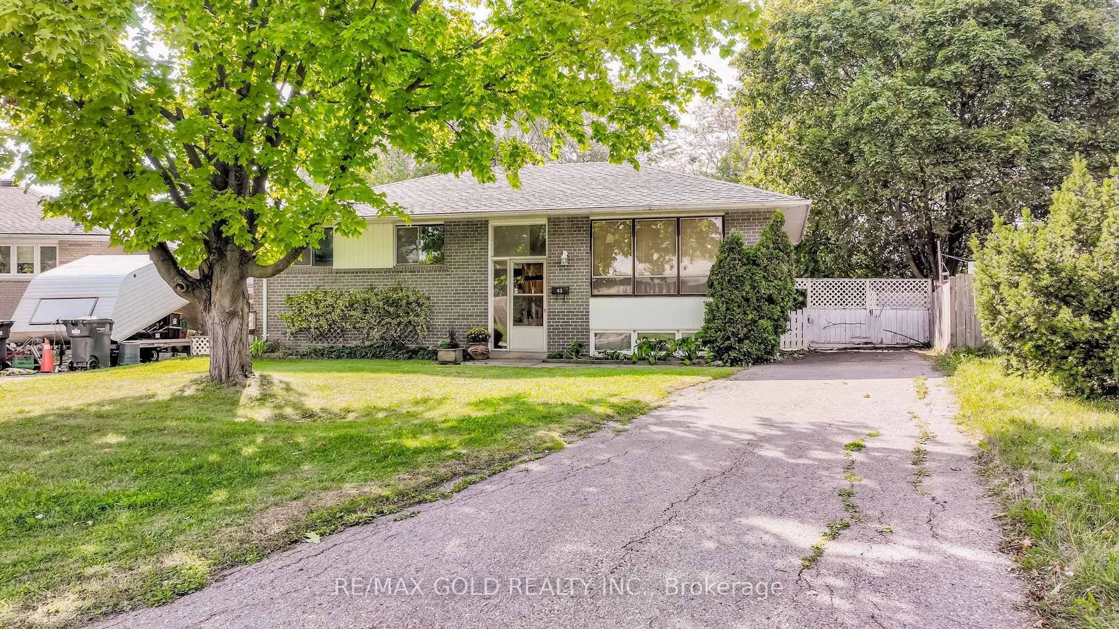Unknown for 43 Alexandria Cres, Brampton Ontario L6T 1N2