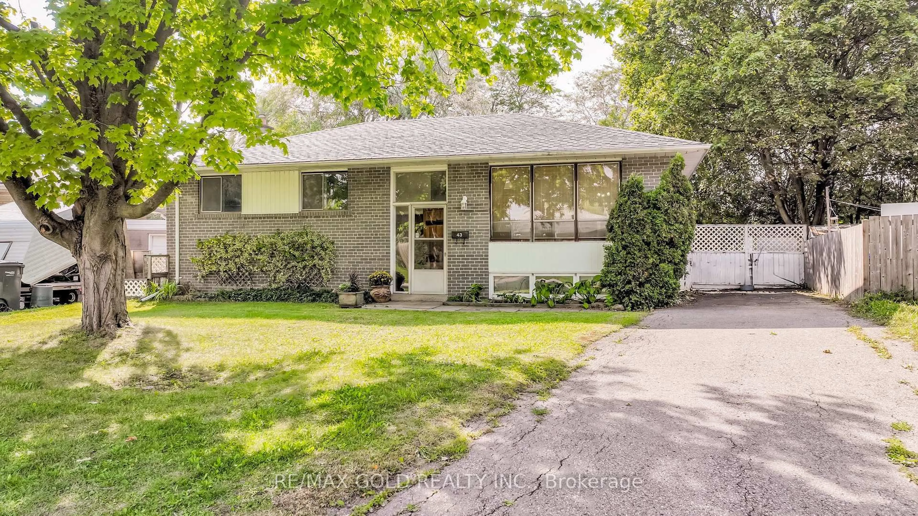 Home with vinyl exterior material, street for 43 Alexandria Cres, Brampton Ontario L6T 1N2