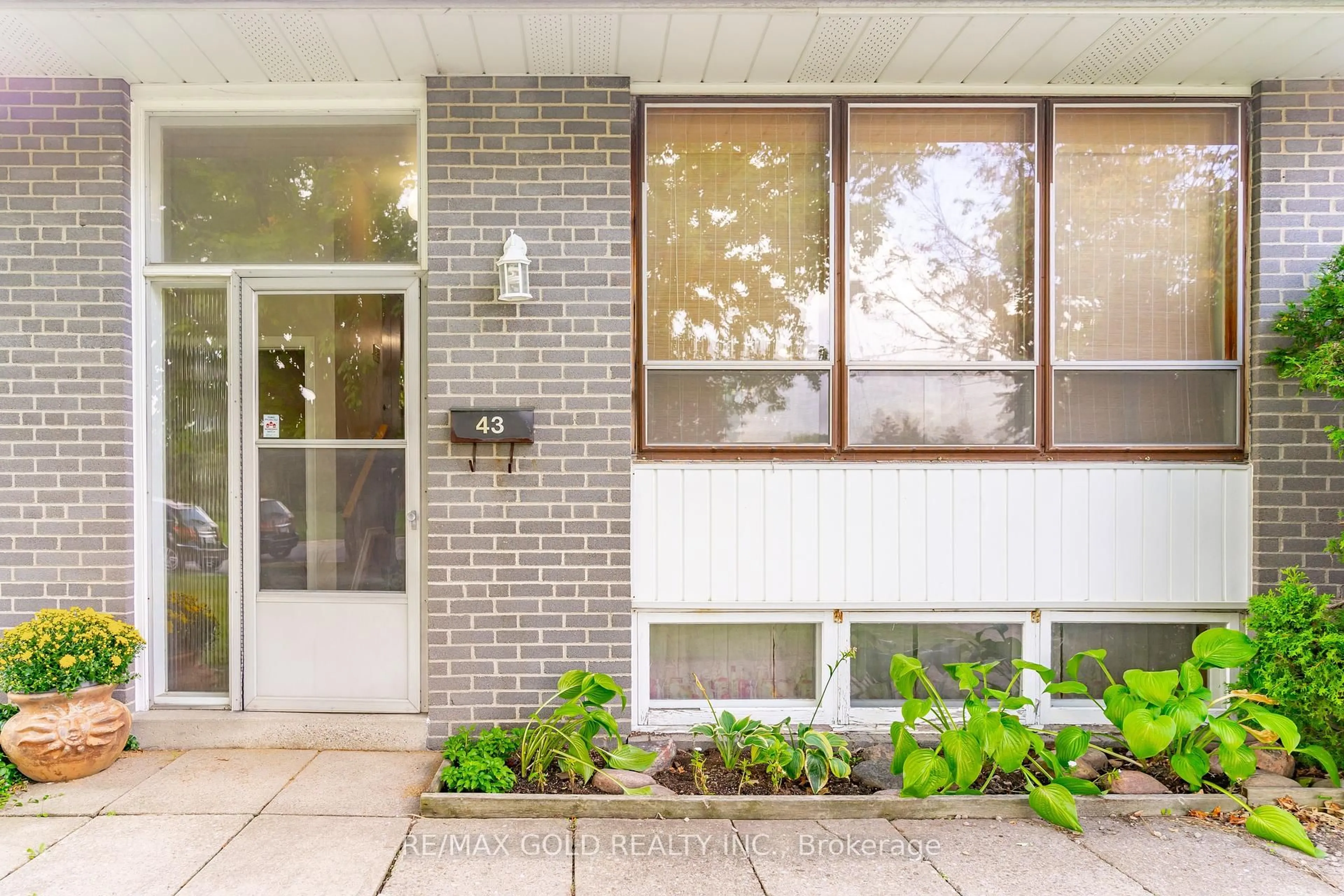 Home with brick exterior material, street for 43 Alexandria Cres, Brampton Ontario L6T 1N2