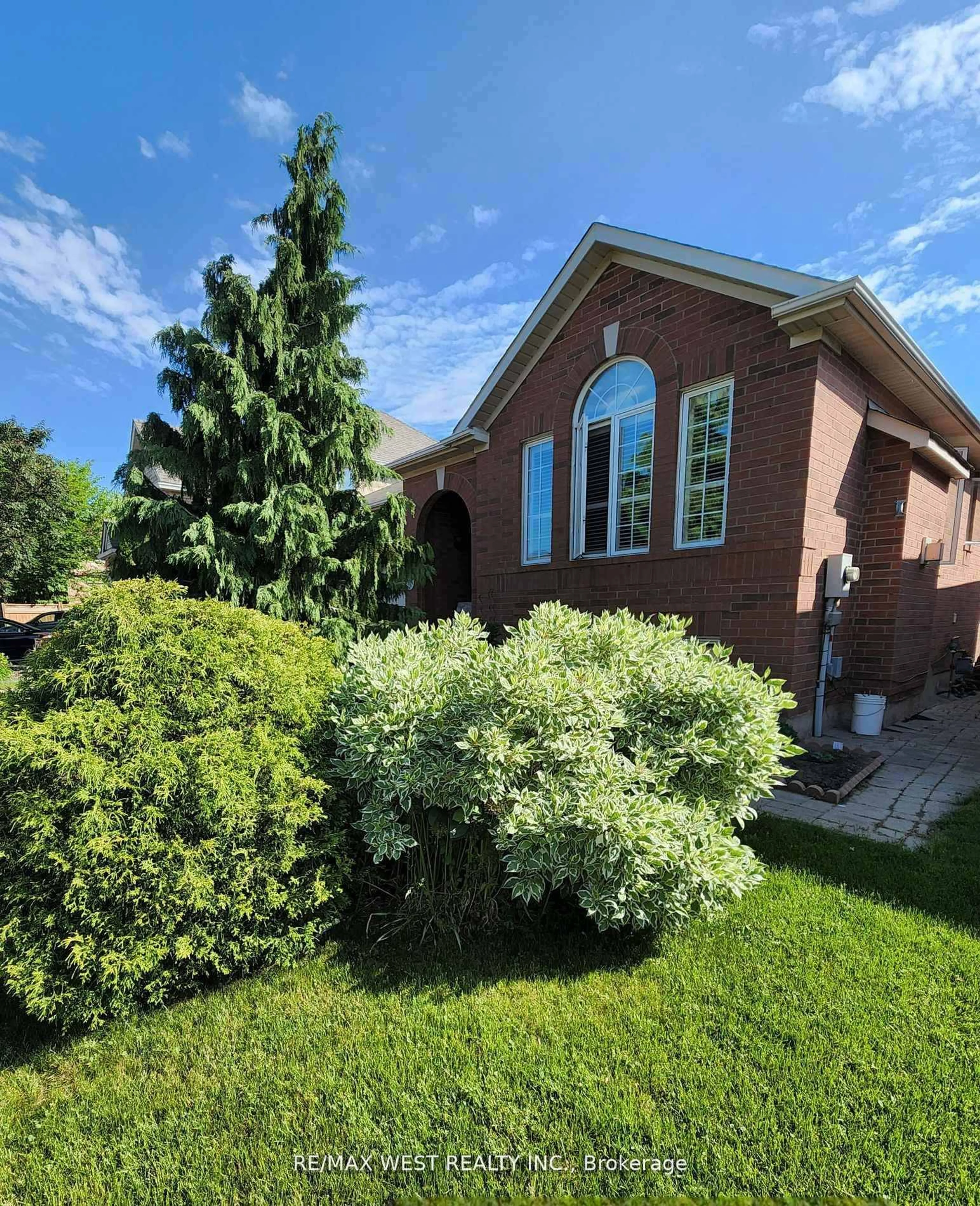 Home with brick exterior material, unknown for 2223 Lapsley Cres, Oakville Ontario L6M 4V1