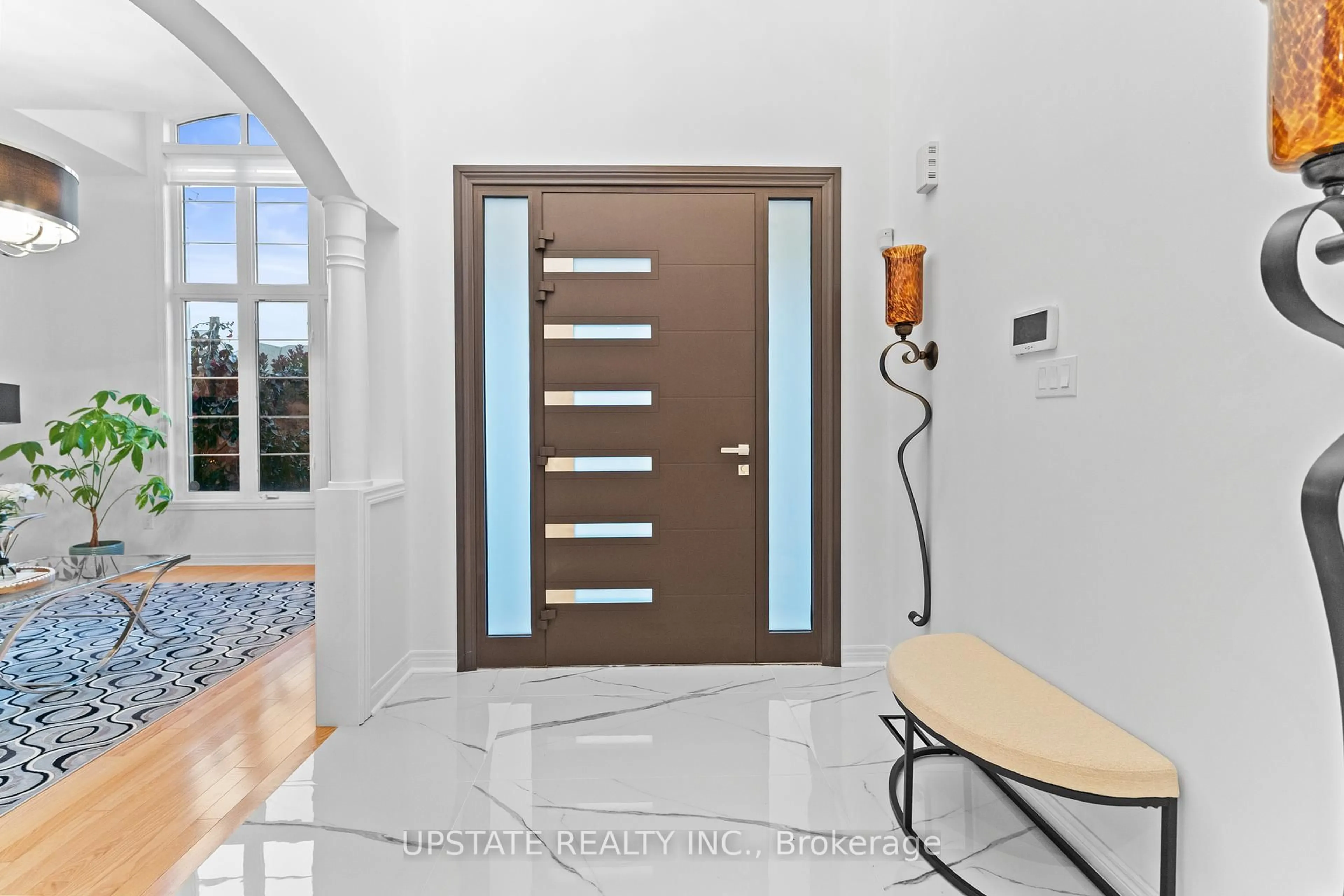 Indoor entryway for 6 Islington Dr, Brampton Ontario L6P 3A5
