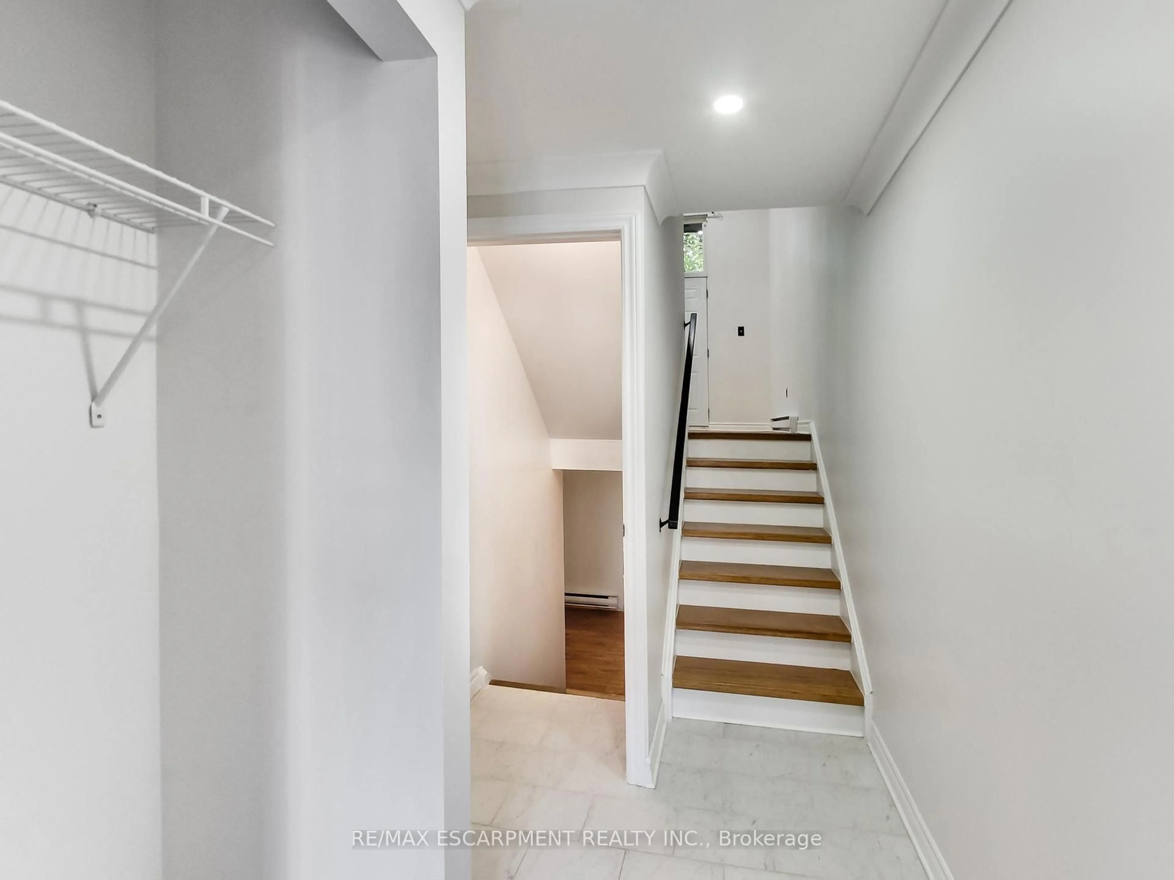 Unknown for 31 BRIAR Path, Brampton Ontario L6T 2A3