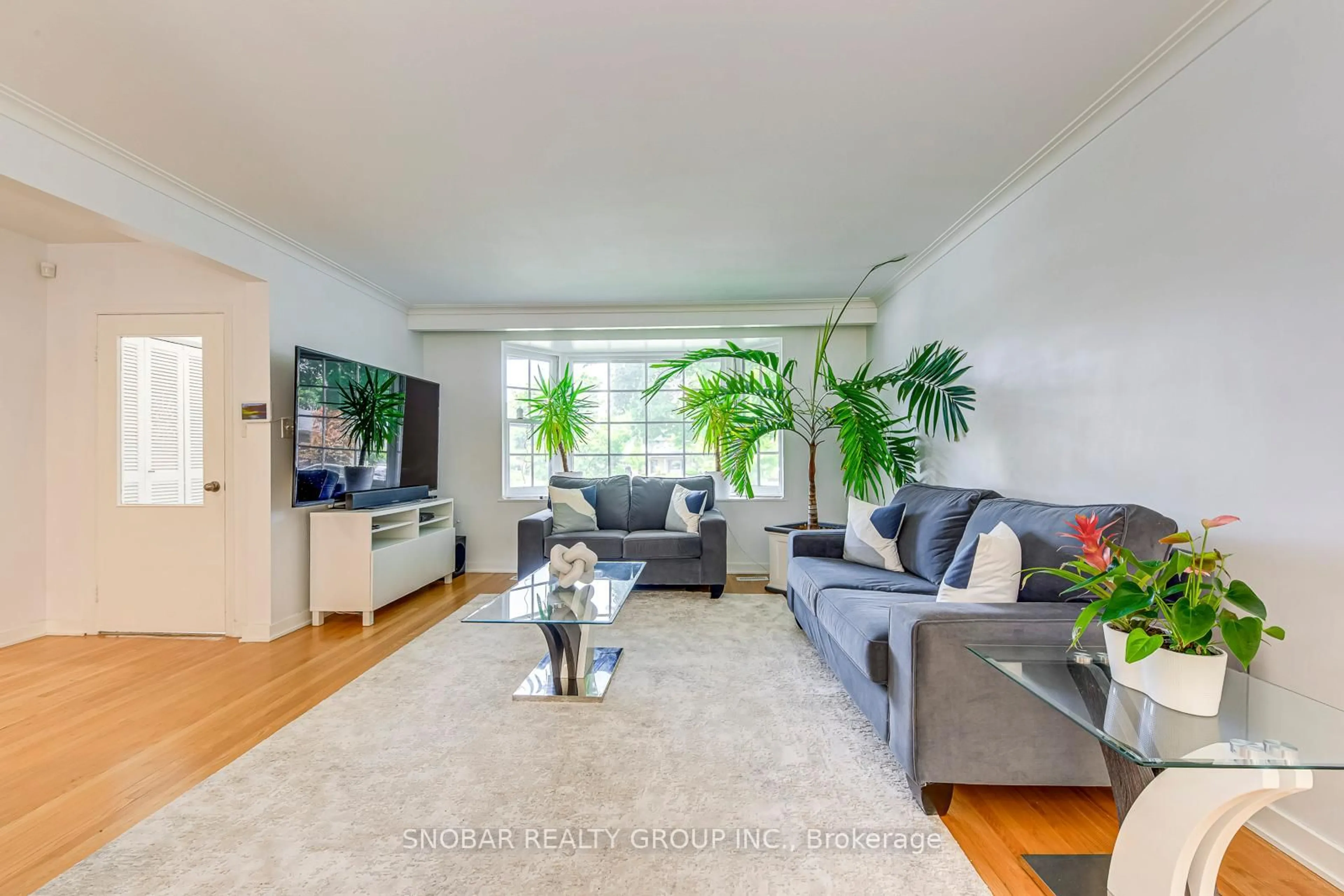 Living room with furniture, unknown for 4 Haregate Crt, Toronto Ontario M9R 3H5
