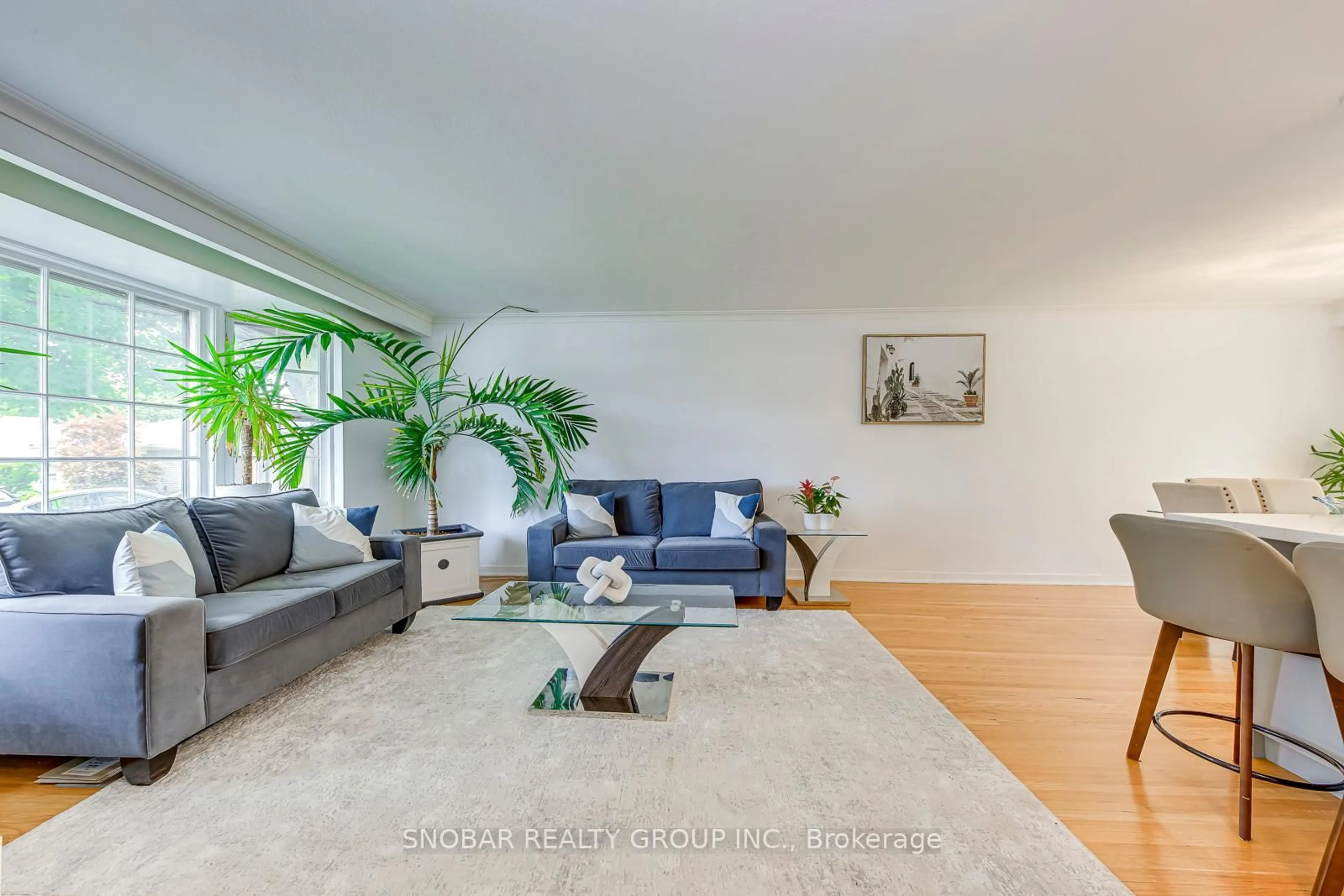 Living room with furniture, unknown for 4 Haregate Crt, Toronto Ontario M9R 3H5
