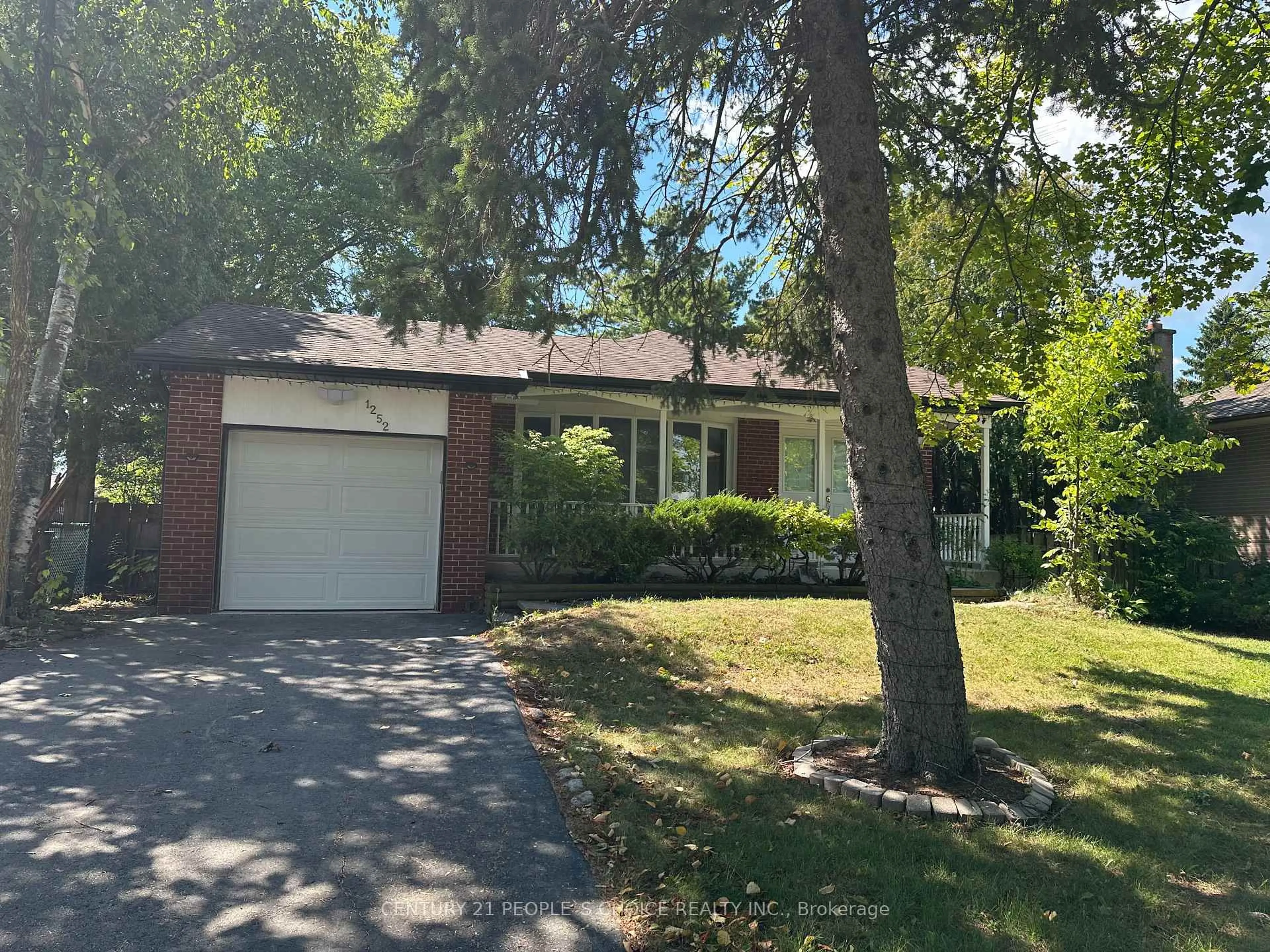 Home with brick exterior material, street for 1252 Mont Clair Dr, Oakville Ontario L6H 1Z4