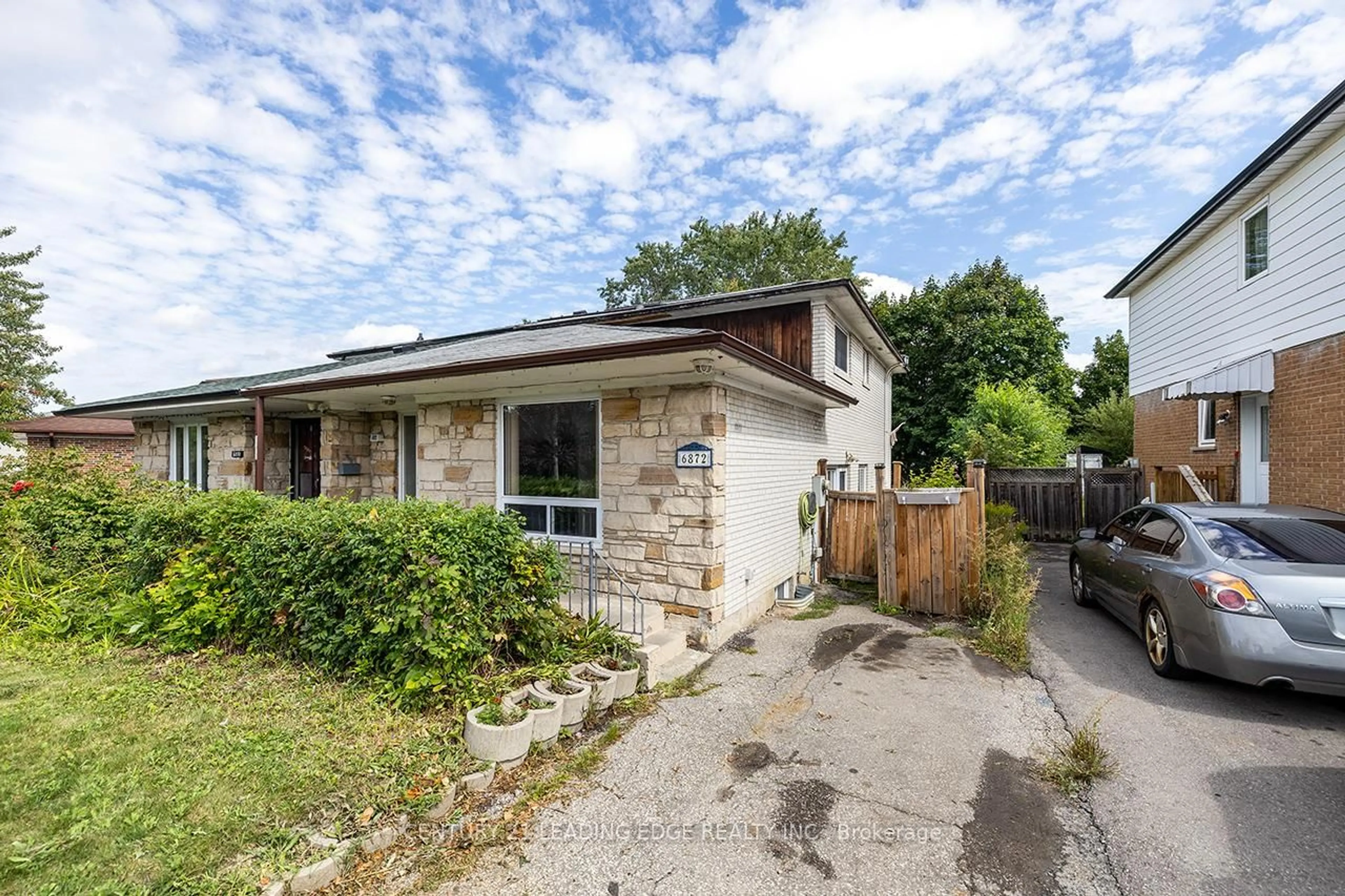 Unknown for 6872 Darcel Ave, Mississauga Ontario L4T 2W5