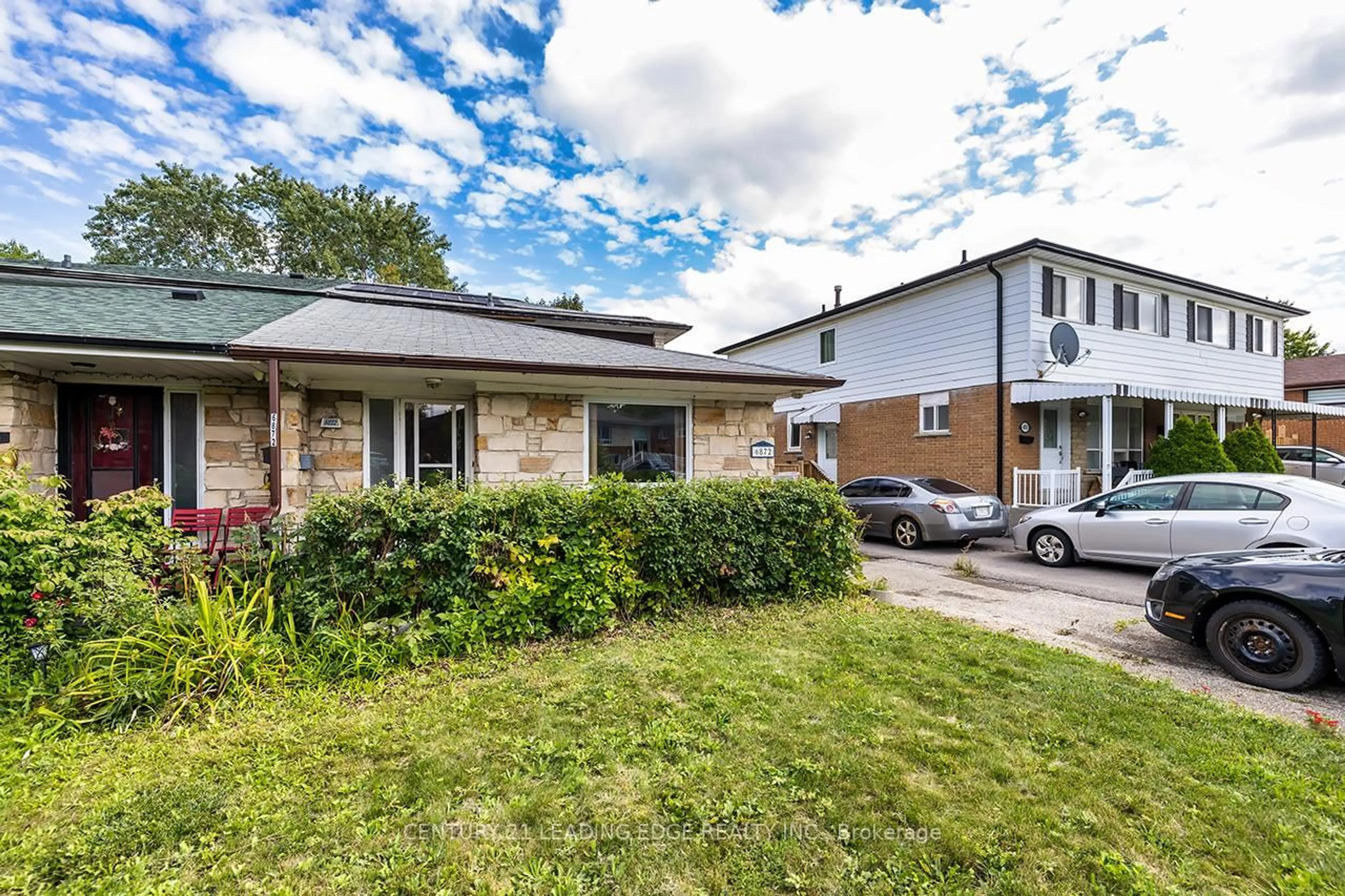 A pic from outside/outdoor area/front of a property/back of a property/a pic from drone, street for 6872 Darcel Ave, Mississauga Ontario L4T 2W5