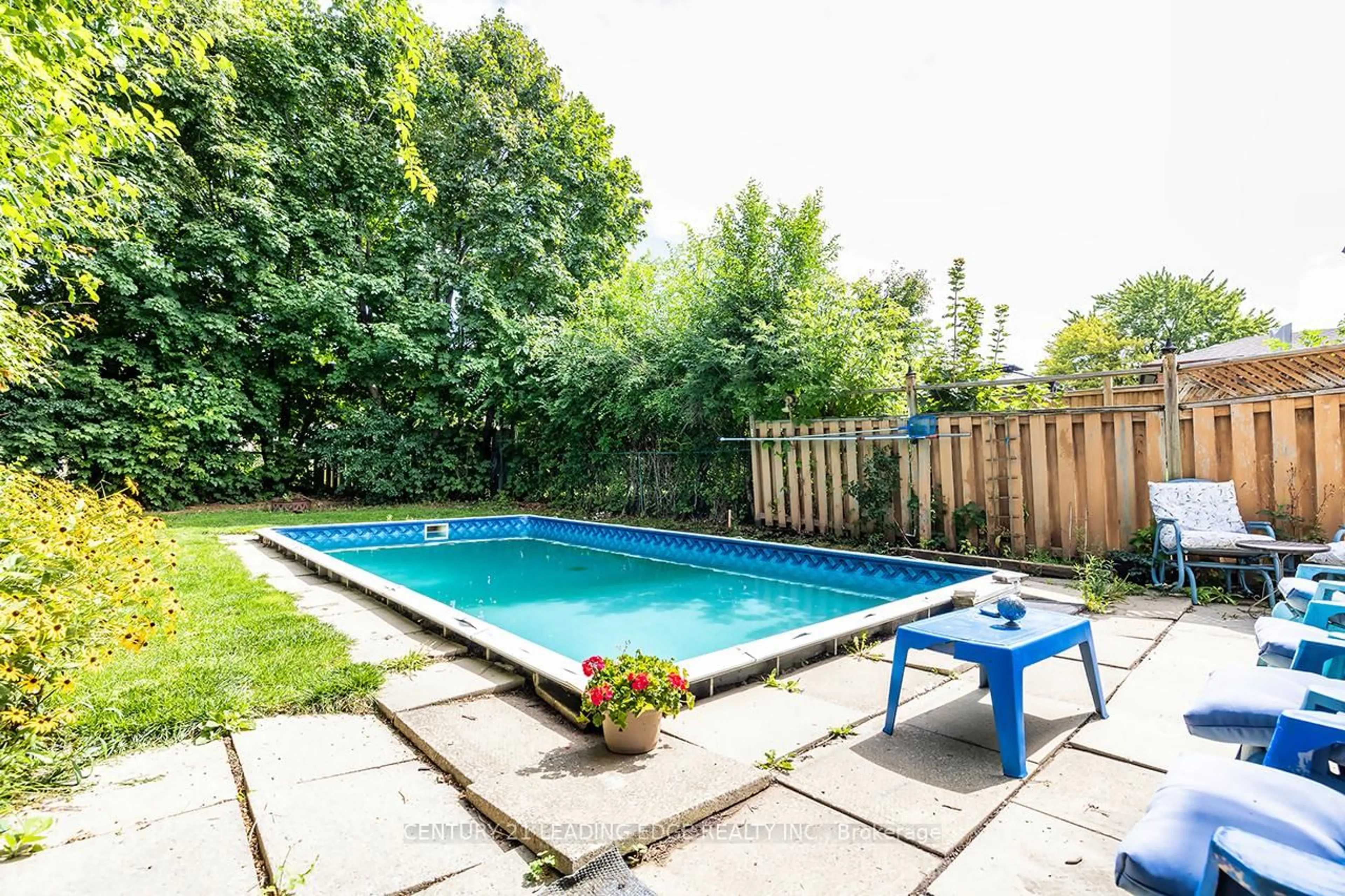 Pool for 6872 Darcel Ave, Mississauga Ontario L4T 2W5