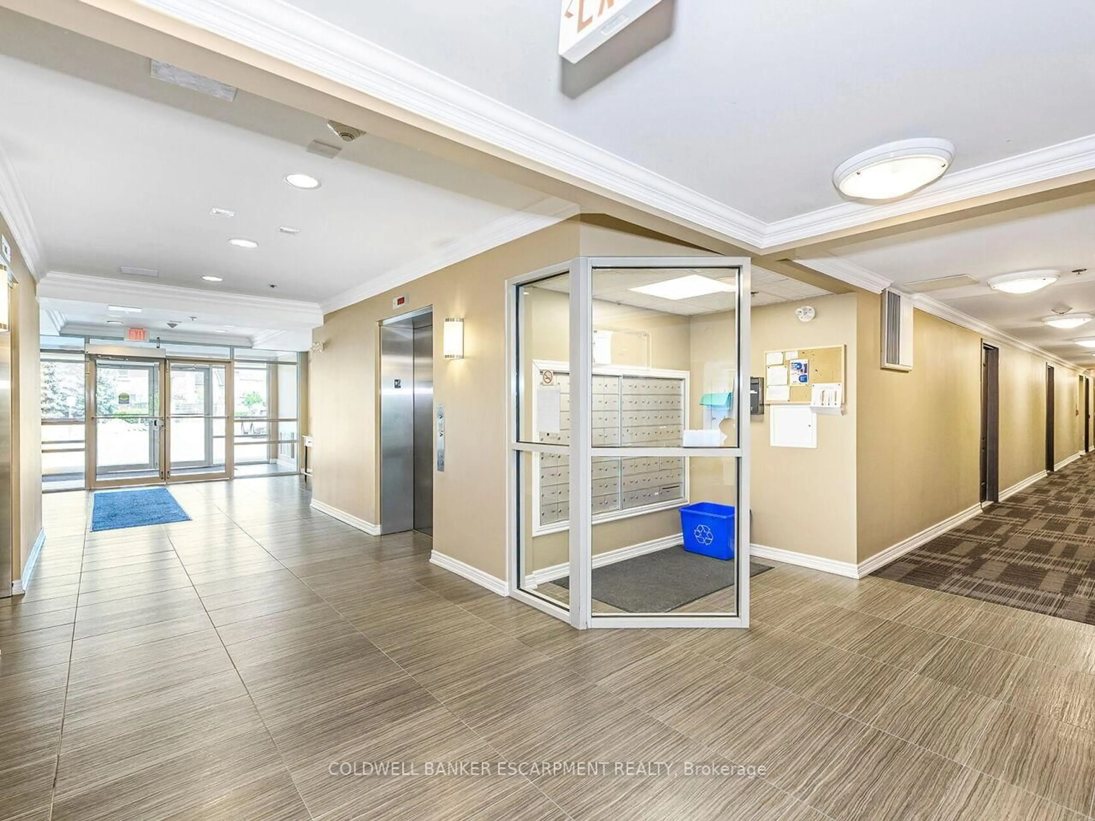 Indoor foyer for 1419 Costigan Rd #201, Milton Ontario L9T 2L4
