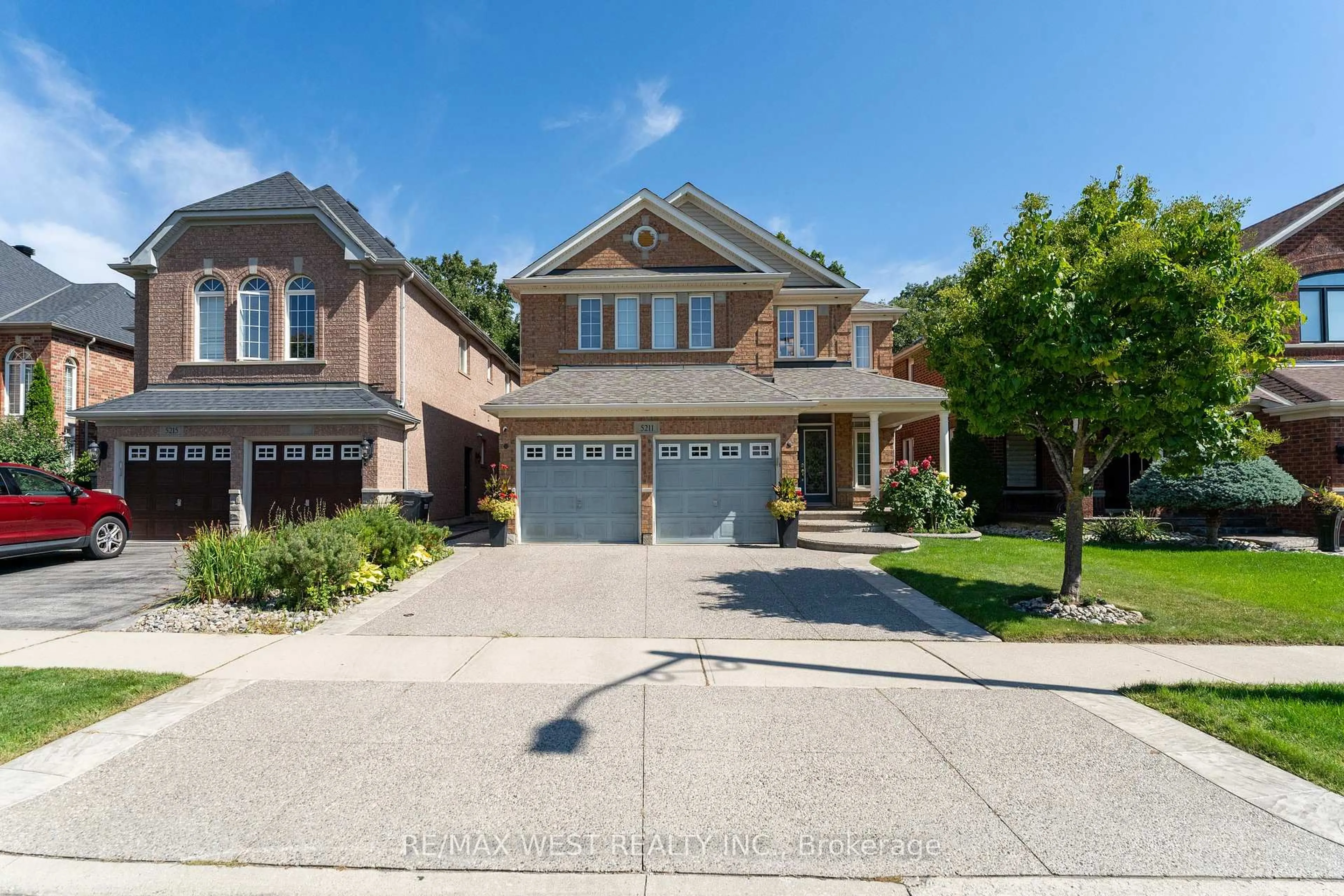 Home with brick exterior material, street for 5211 Misty Pine Cres, Mississauga Ontario L5M 8B9